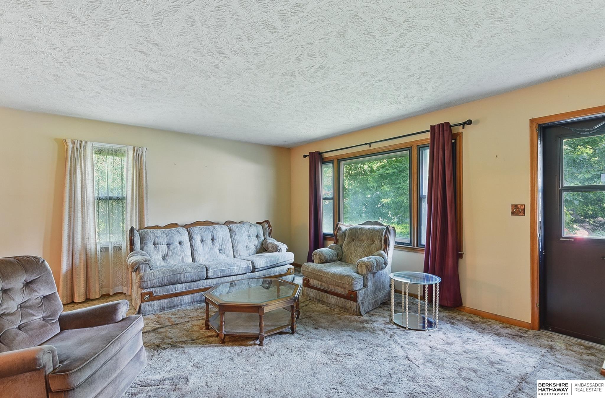 Omaha, Nebraska 68107, United States, 2 Bedrooms Bedrooms, ,2 BathroomsBathrooms,Residential,Pending,162774