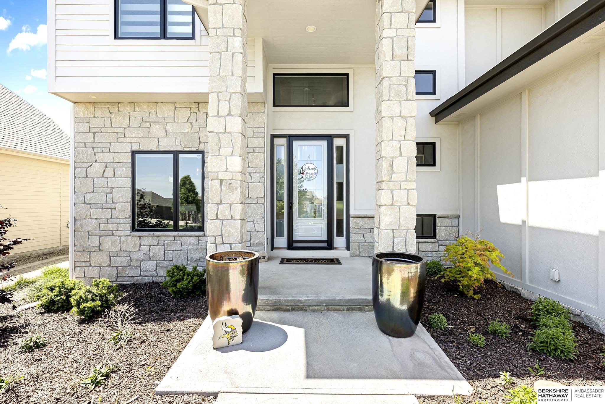 Papillion, Nebraska 68046, United States, 6 Bedrooms Bedrooms, ,4 BathroomsBathrooms,Residential,Pending,148201