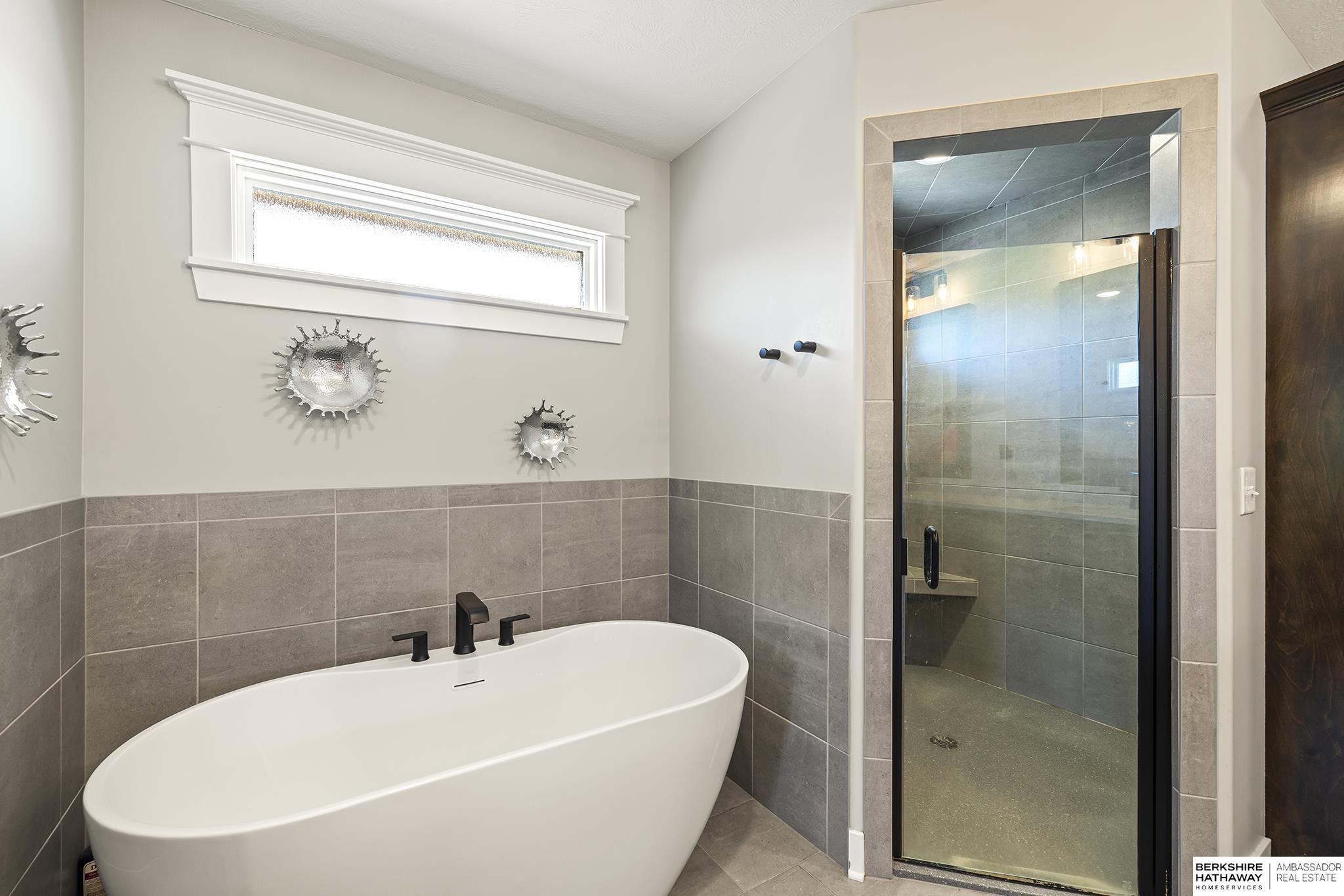 Papillion, Nebraska 68046, United States, 6 Bedrooms Bedrooms, ,4 BathroomsBathrooms,Residential,Pending,148201