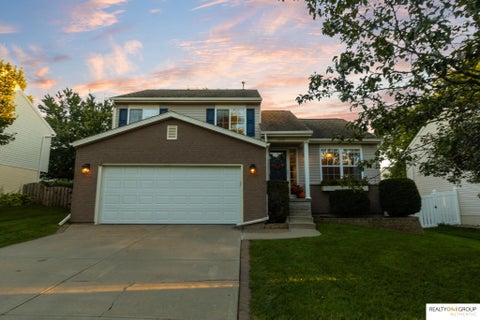 Photo of 15821 Cottonwood Avenue, Omaha, NE 68136 (MLS # 22628669)