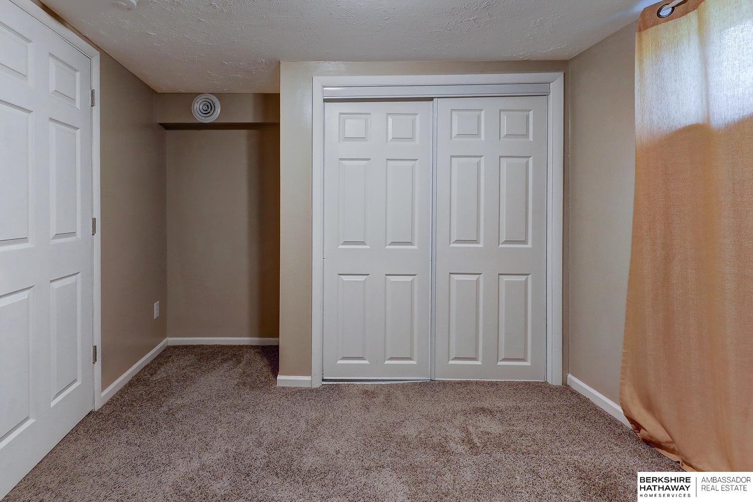 Omaha, Nebraska 68104, United States, 2 Bedrooms Bedrooms, ,2 BathroomsBathrooms,Residential,Pending,181068