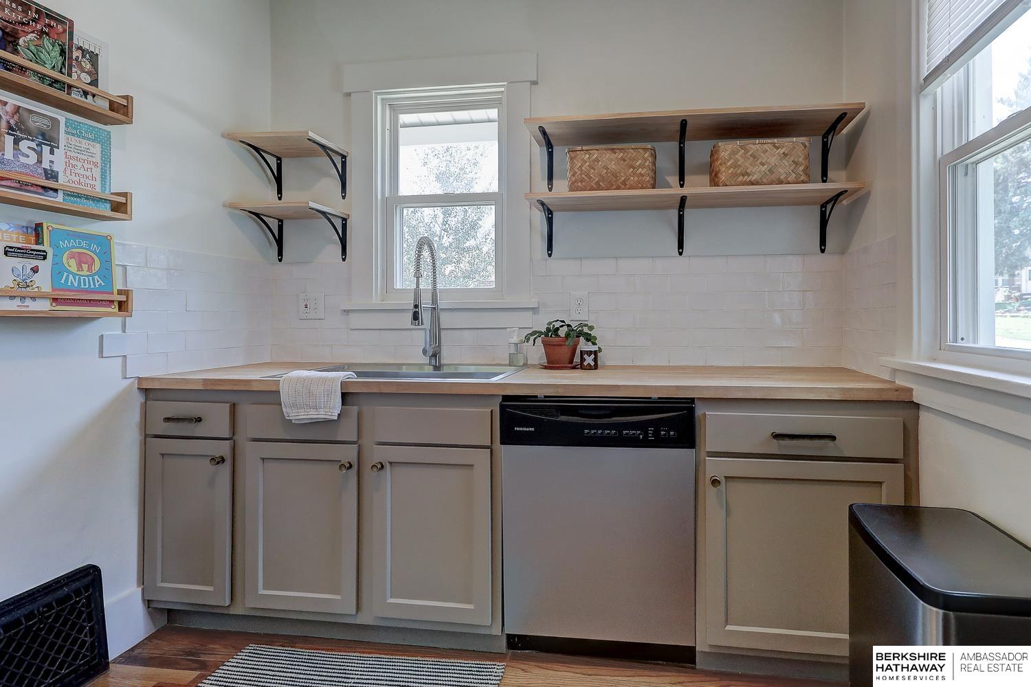 Omaha, Nebraska 68104, United States, 2 Bedrooms Bedrooms, ,2 BathroomsBathrooms,Residential,Pending,181068