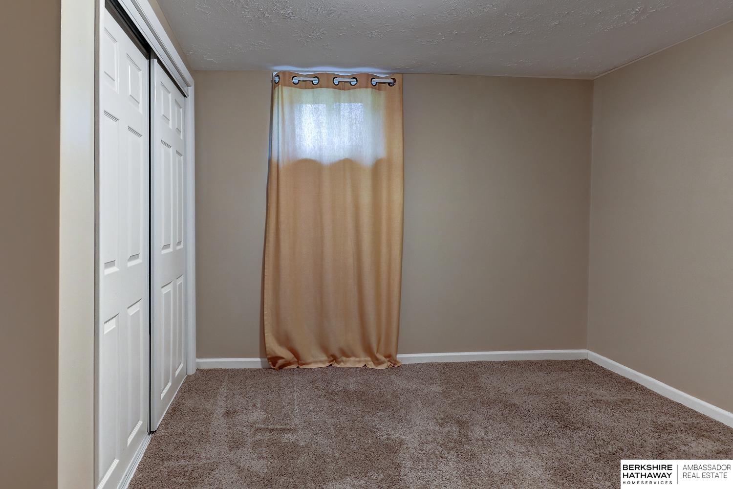 Omaha, Nebraska 68104, United States, 2 Bedrooms Bedrooms, ,2 BathroomsBathrooms,Residential,Pending,181068