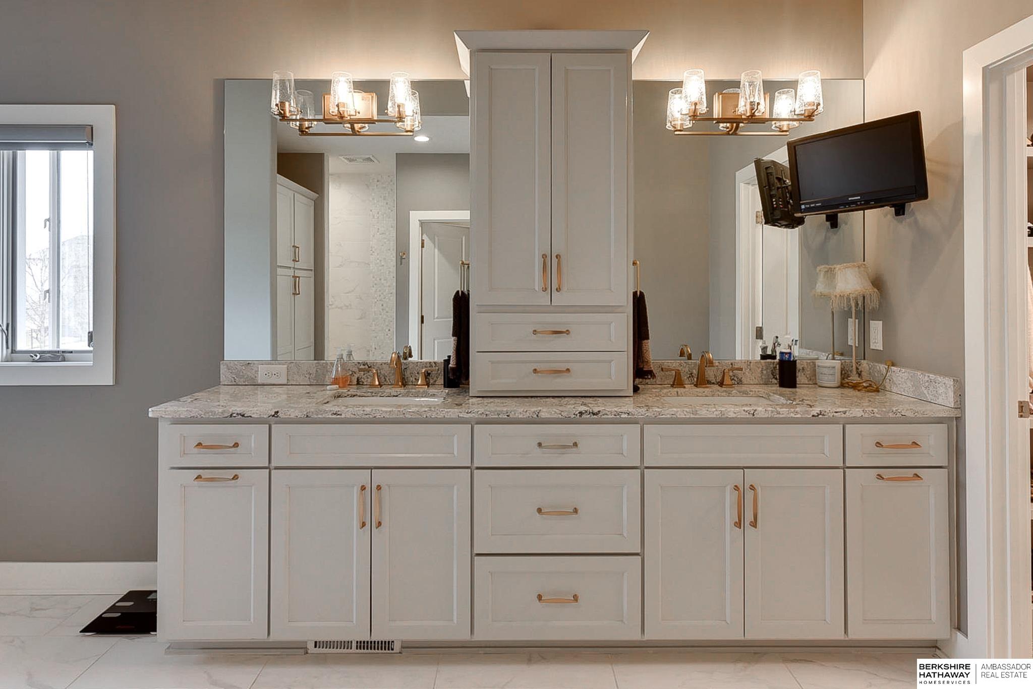 Elkhorn, Nebraska 68022, United States, 5 Bedrooms Bedrooms, ,4 BathroomsBathrooms,Residential,Active,200688