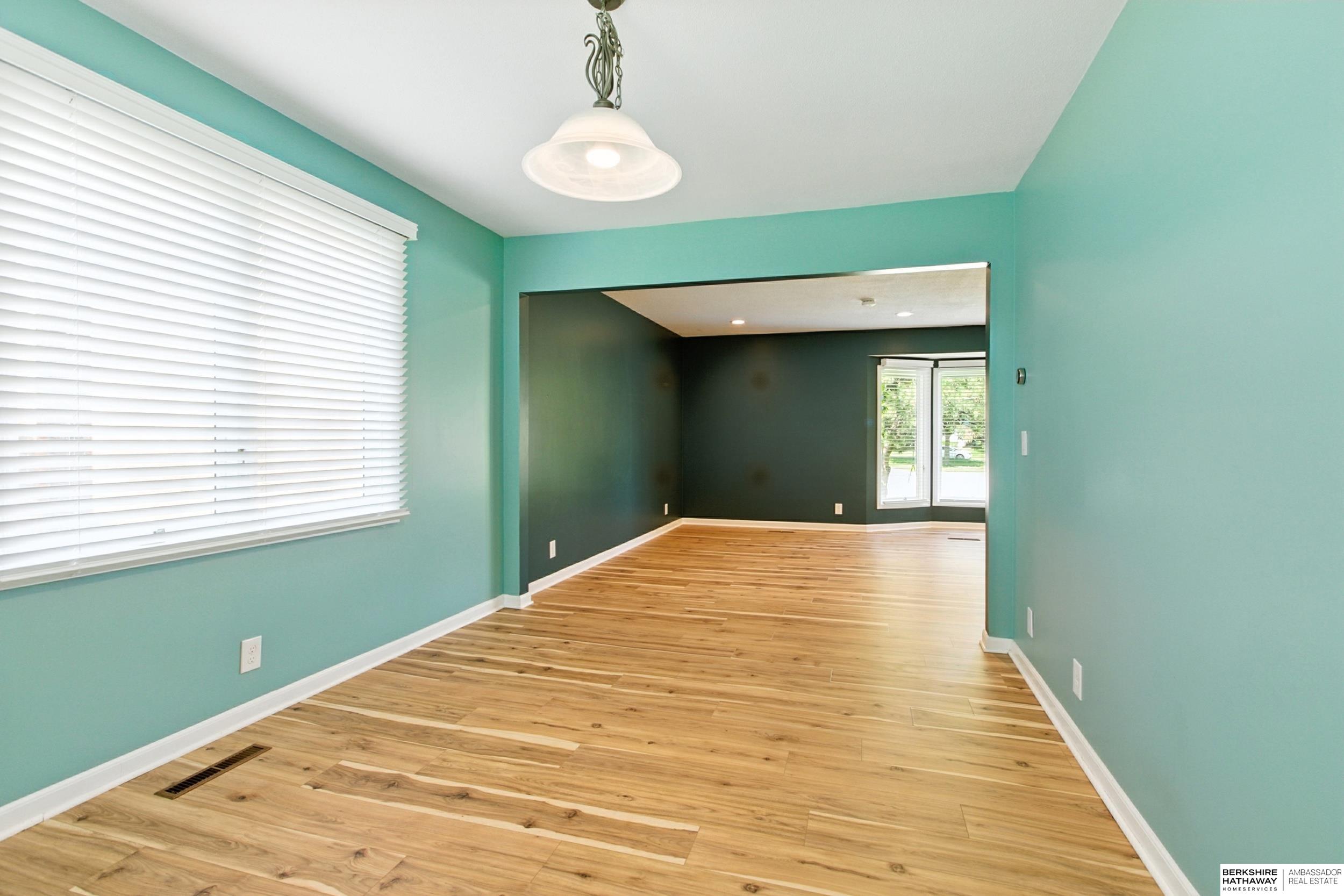 Lincoln, Nebraska 68506, United States, 4 Bedrooms Bedrooms, ,3 BathroomsBathrooms,Residential,Active,240105