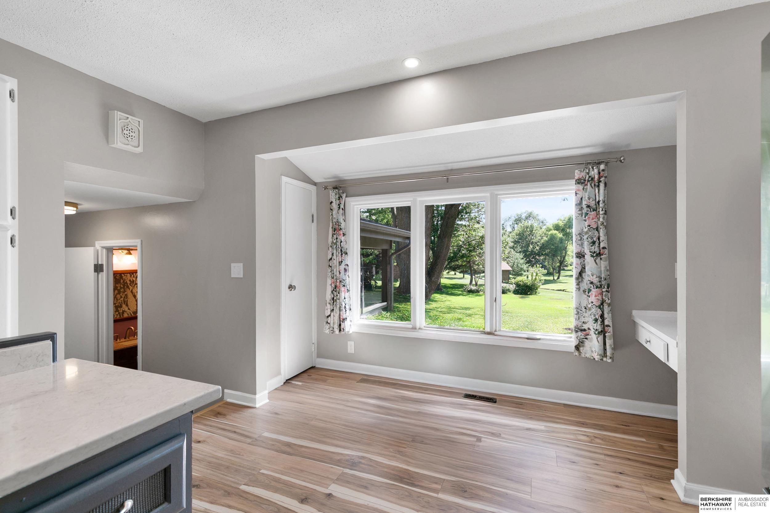 Lincoln, Nebraska 68506, United States, 4 Bedrooms Bedrooms, ,3 BathroomsBathrooms,Residential,Active,240105