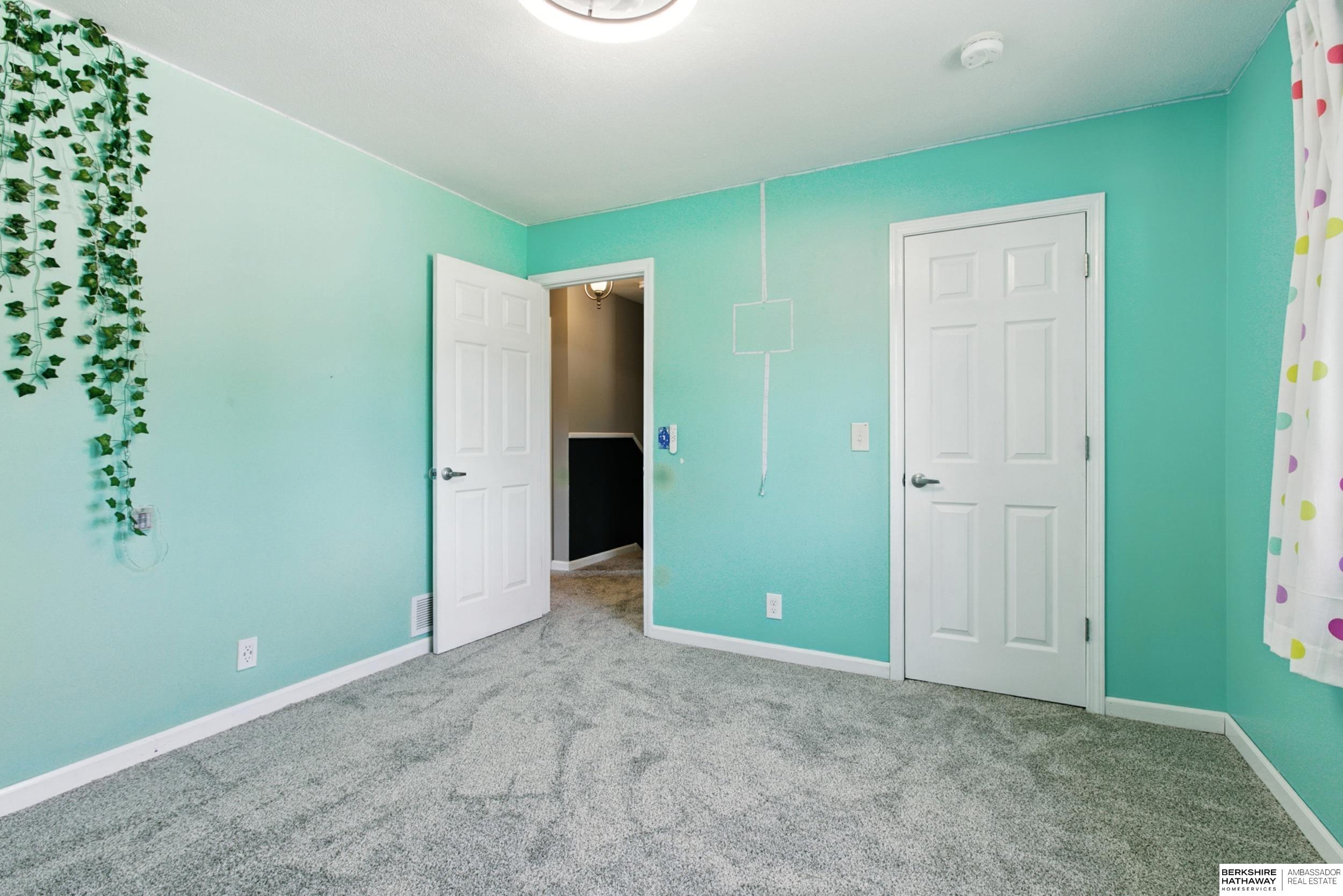 Lincoln, Nebraska 68506, United States, 4 Bedrooms Bedrooms, ,3 BathroomsBathrooms,Residential,Active,240105