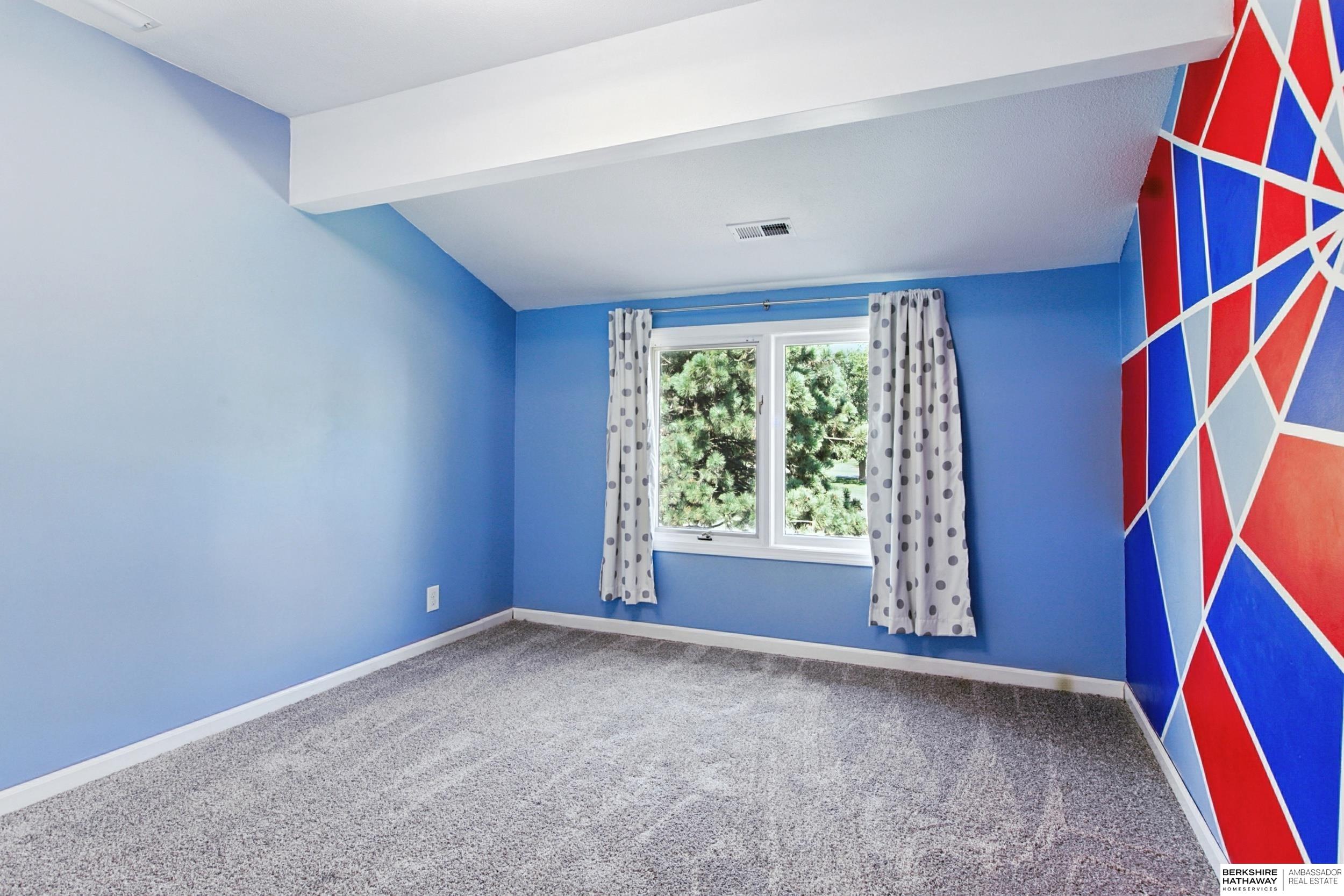 Lincoln, Nebraska 68506, United States, 4 Bedrooms Bedrooms, ,3 BathroomsBathrooms,Residential,Active,240105