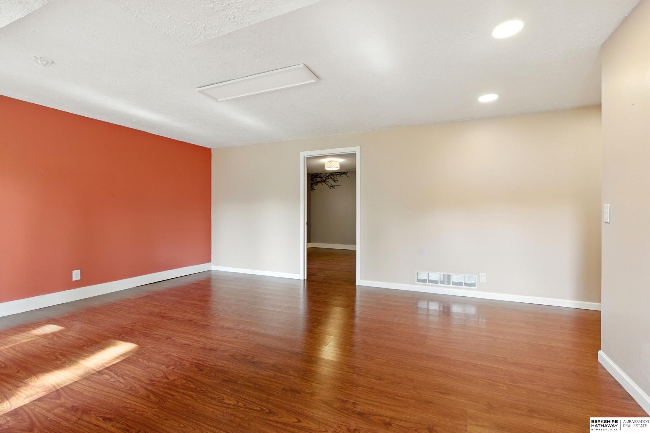 Lincoln, Nebraska 68506, United States, 4 Bedrooms Bedrooms, ,3 BathroomsBathrooms,Residential,Active,240105