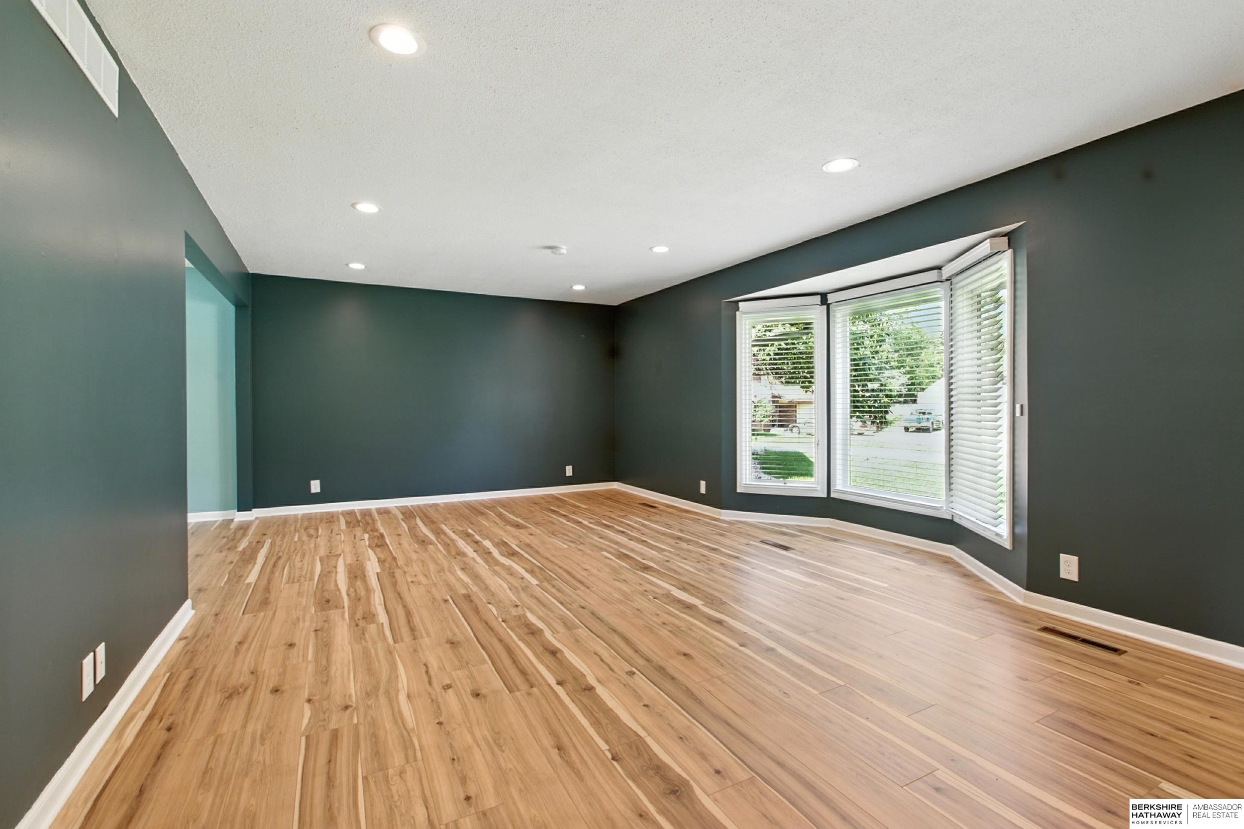 Lincoln, Nebraska 68506, United States, 4 Bedrooms Bedrooms, ,3 BathroomsBathrooms,Residential,Active,240105