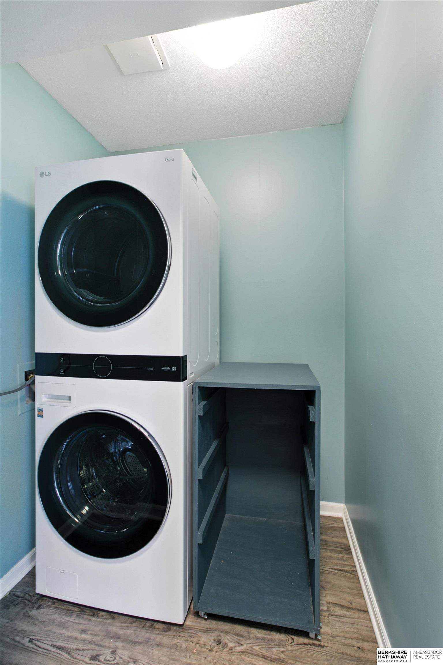 Lincoln, Nebraska 68506, United States, 4 Bedrooms Bedrooms, ,3 BathroomsBathrooms,Residential,Active,240105