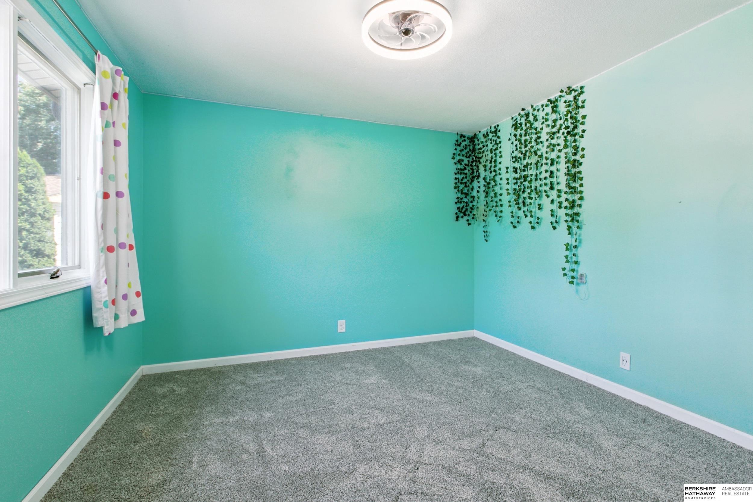 Lincoln, Nebraska 68506, United States, 4 Bedrooms Bedrooms, ,3 BathroomsBathrooms,Residential,Active,240105