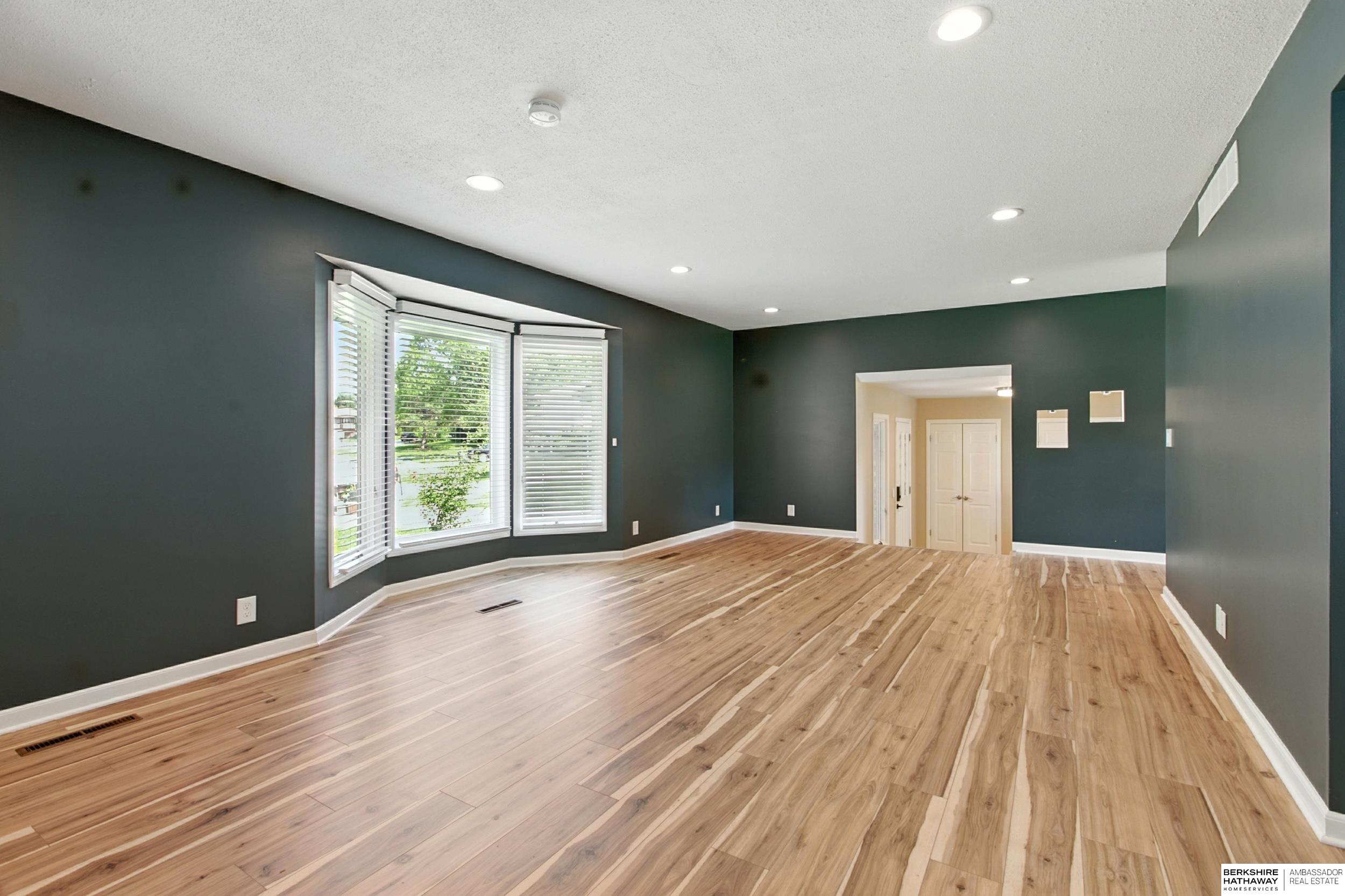 Lincoln, Nebraska 68506, United States, 4 Bedrooms Bedrooms, ,3 BathroomsBathrooms,Residential,Active,240105