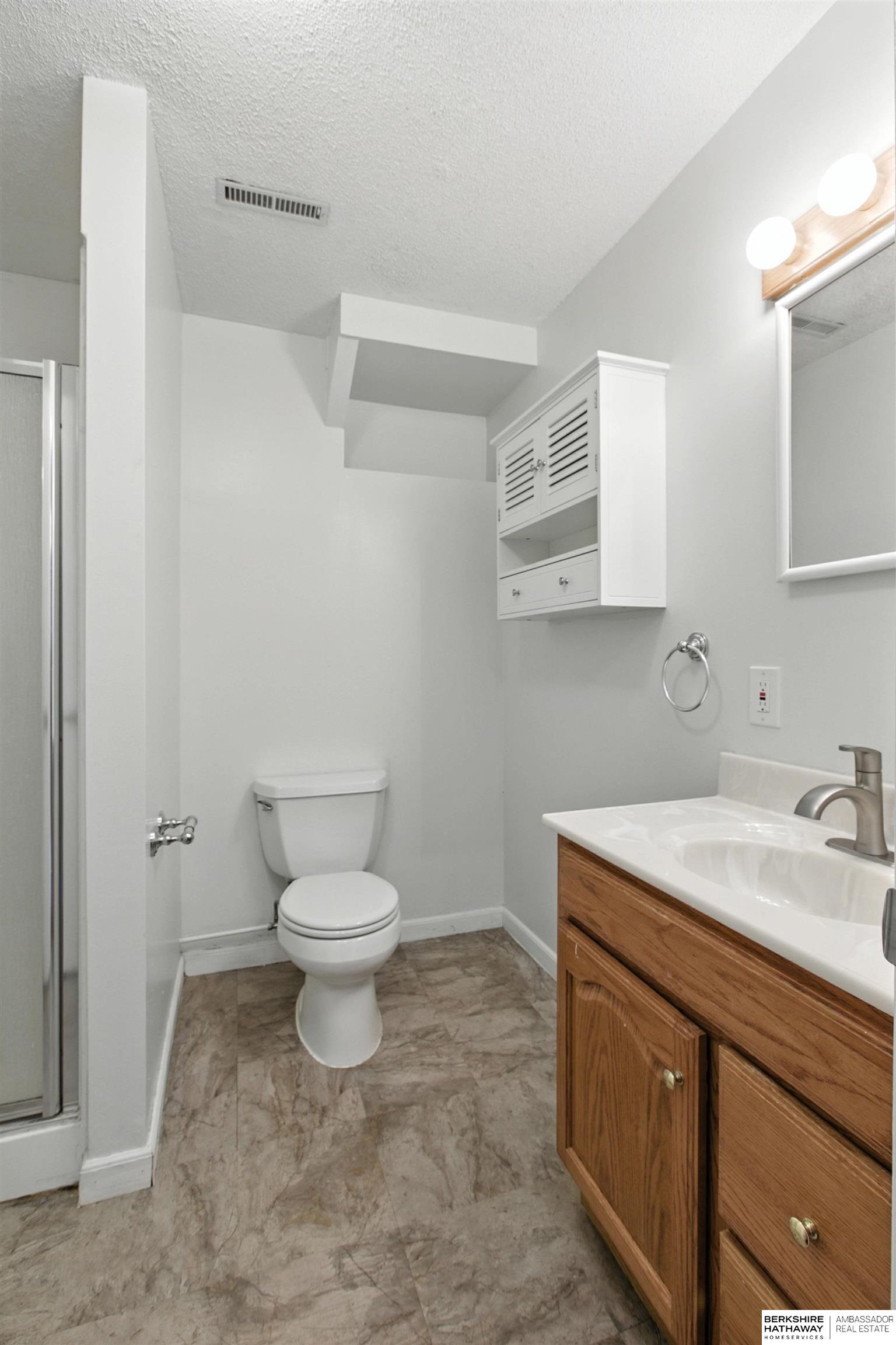 Lincoln, Nebraska 68506, United States, 4 Bedrooms Bedrooms, ,3 BathroomsBathrooms,Residential,Active,240105