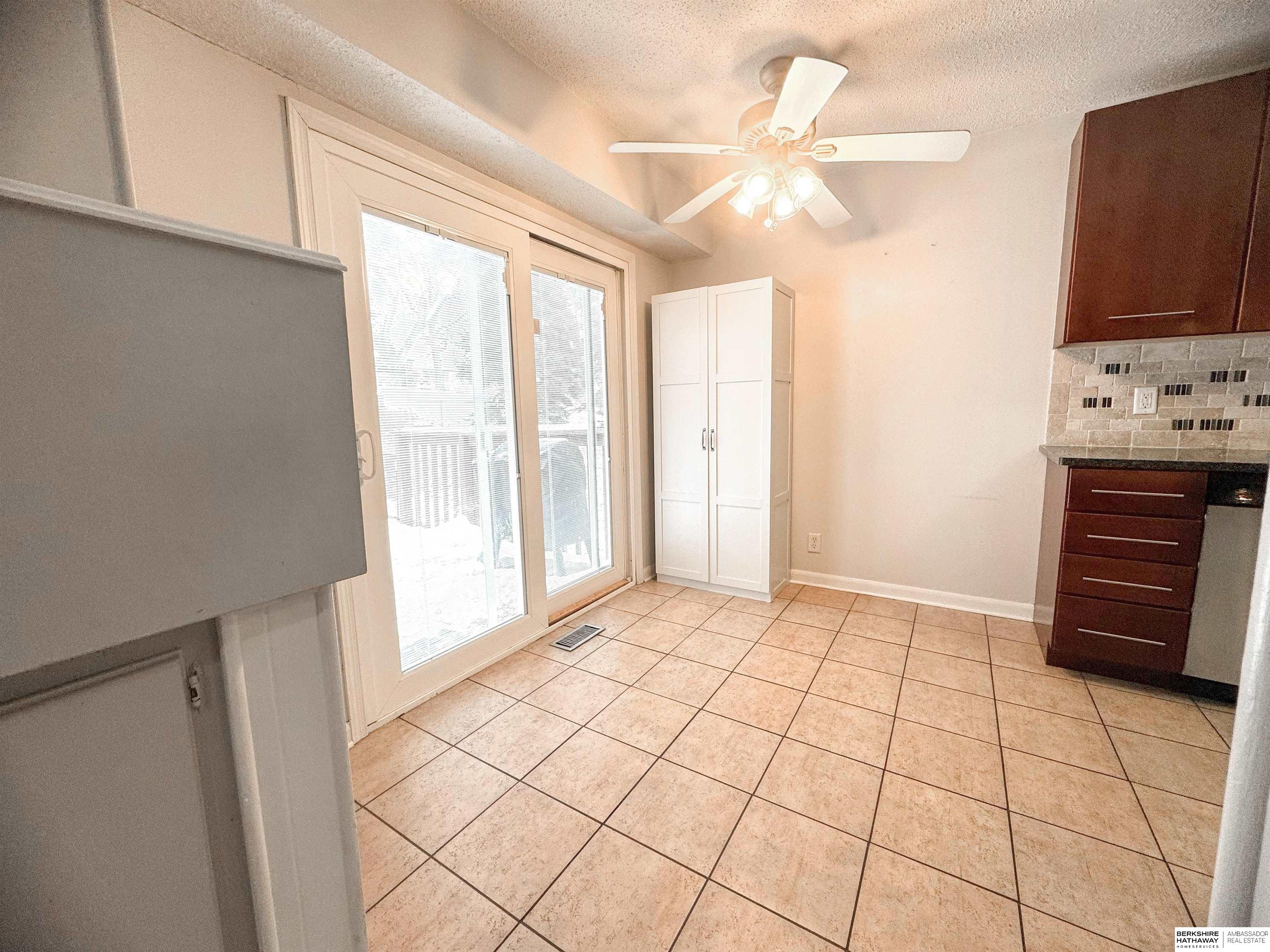 Omaha, Nebraska 68164, United States, 3 Bedrooms Bedrooms, ,3 BathroomsBathrooms,Residential,Active,254876