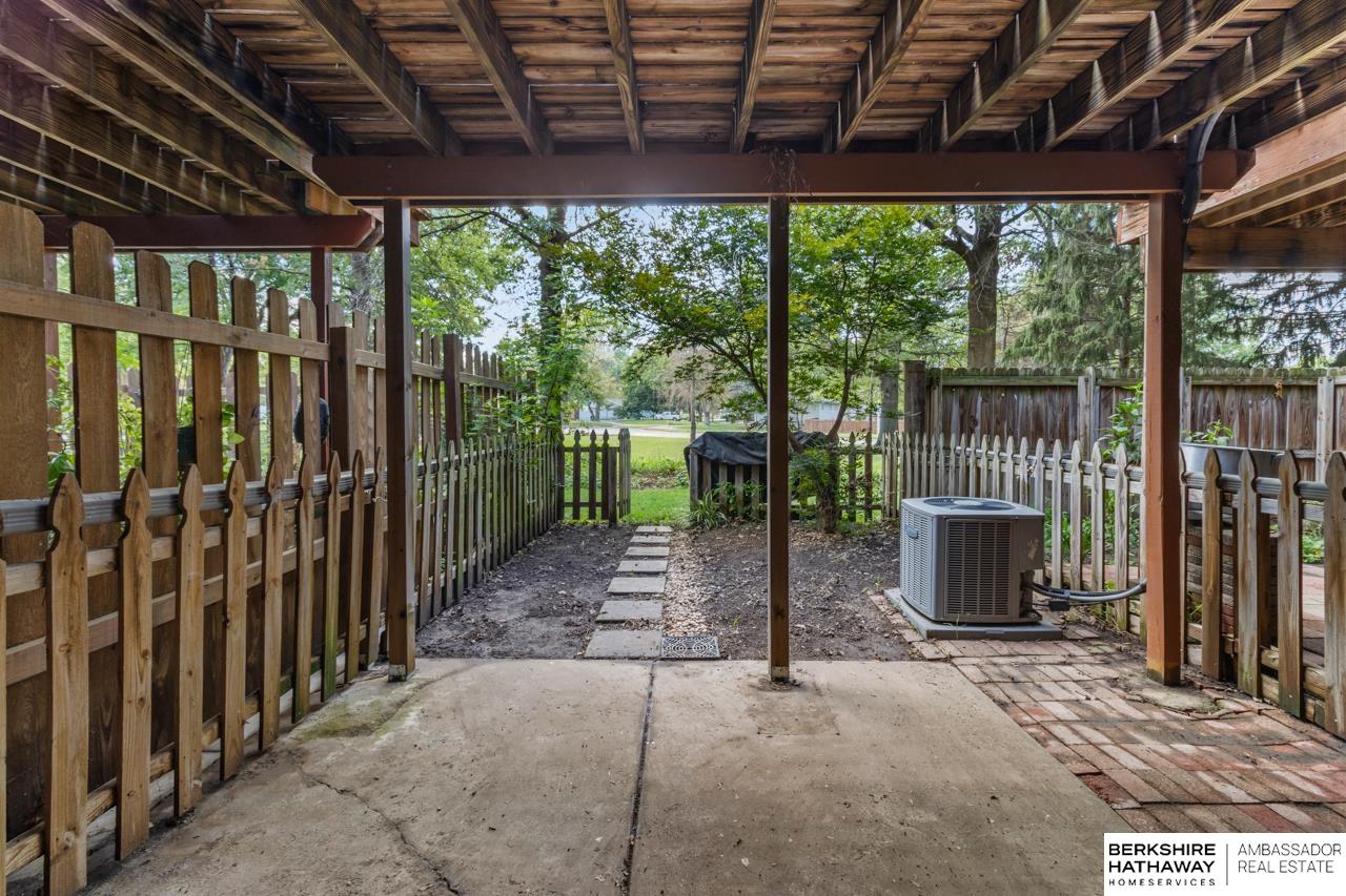 Lincoln, Nebraska 68512, United States, 3 Bedrooms Bedrooms, ,2 BathroomsBathrooms,Residential,Active,231310