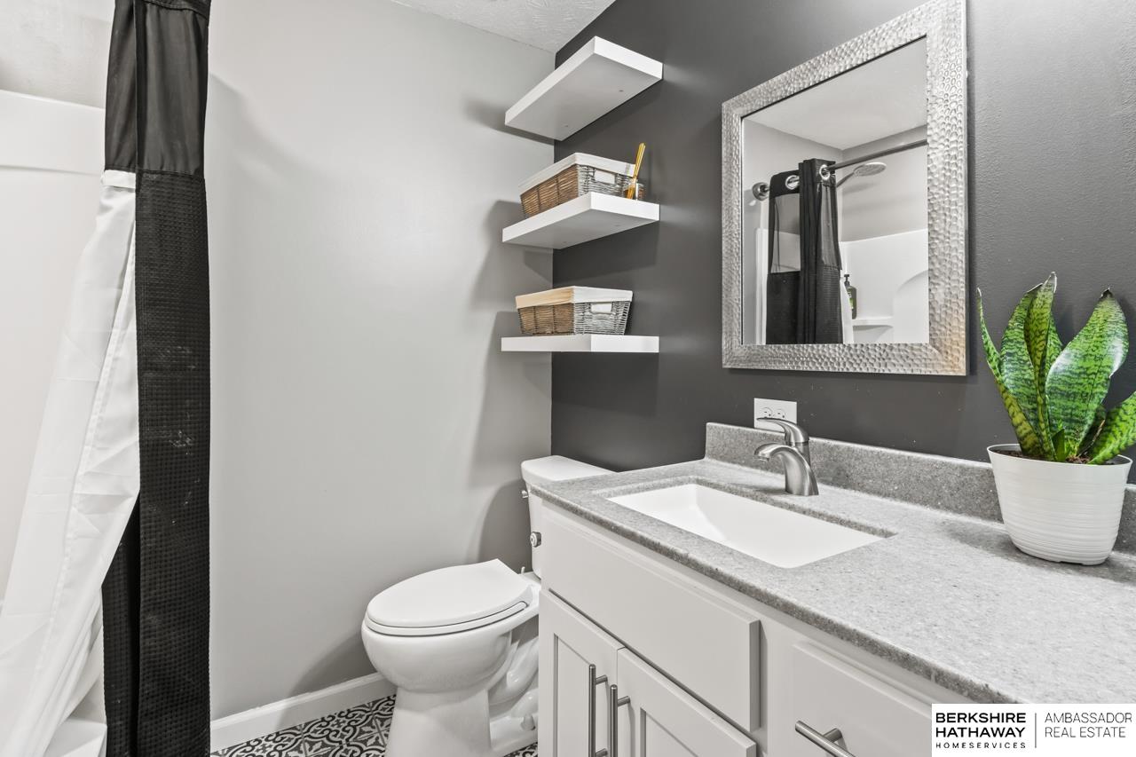 Lincoln, Nebraska 68512, United States, 3 Bedrooms Bedrooms, ,2 BathroomsBathrooms,Residential,Active,231310