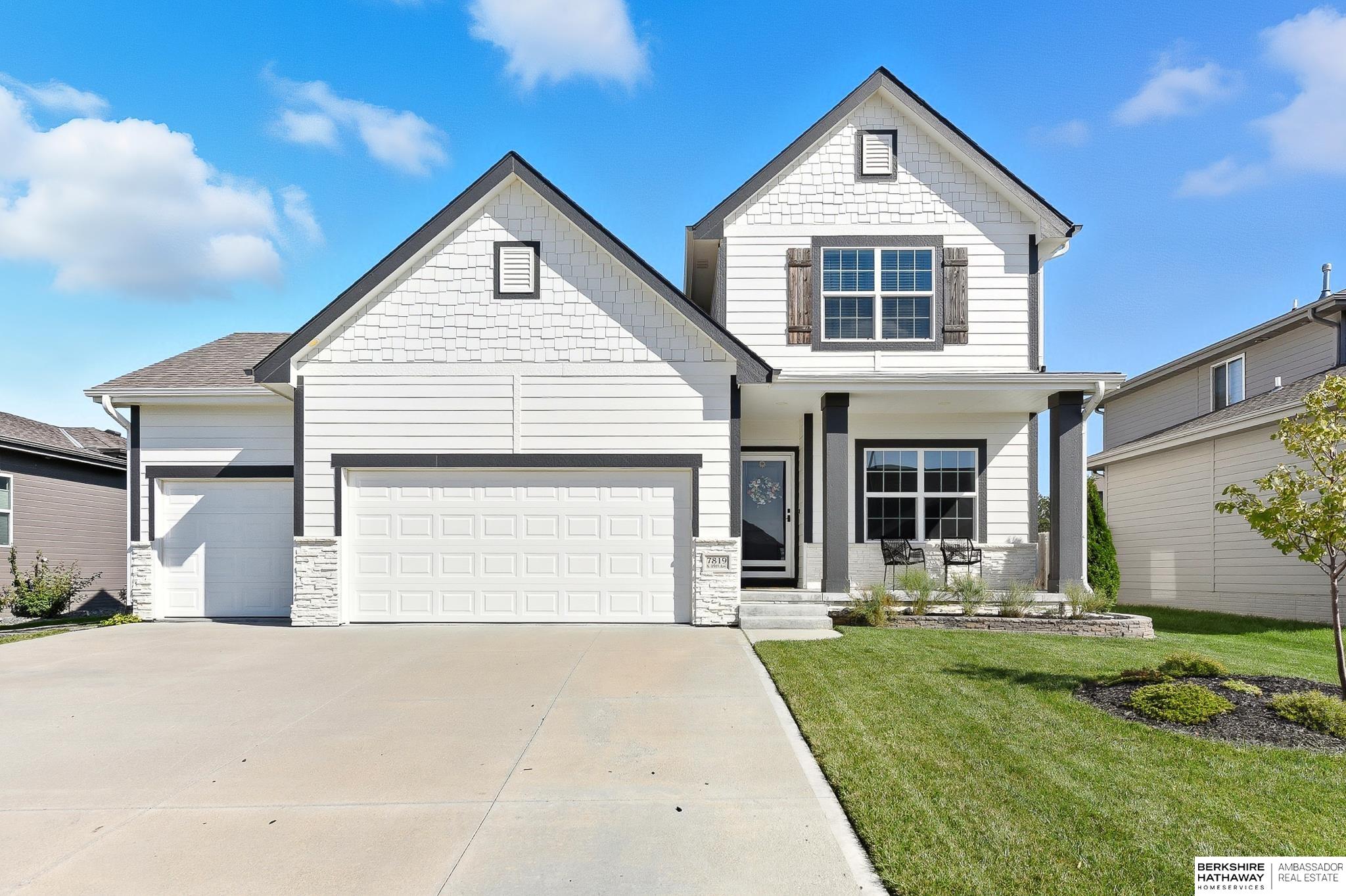 Gretna, Nebraska 68028, United States, 4 Bedrooms Bedrooms, ,3 BathroomsBathrooms,Residential,Active,220694