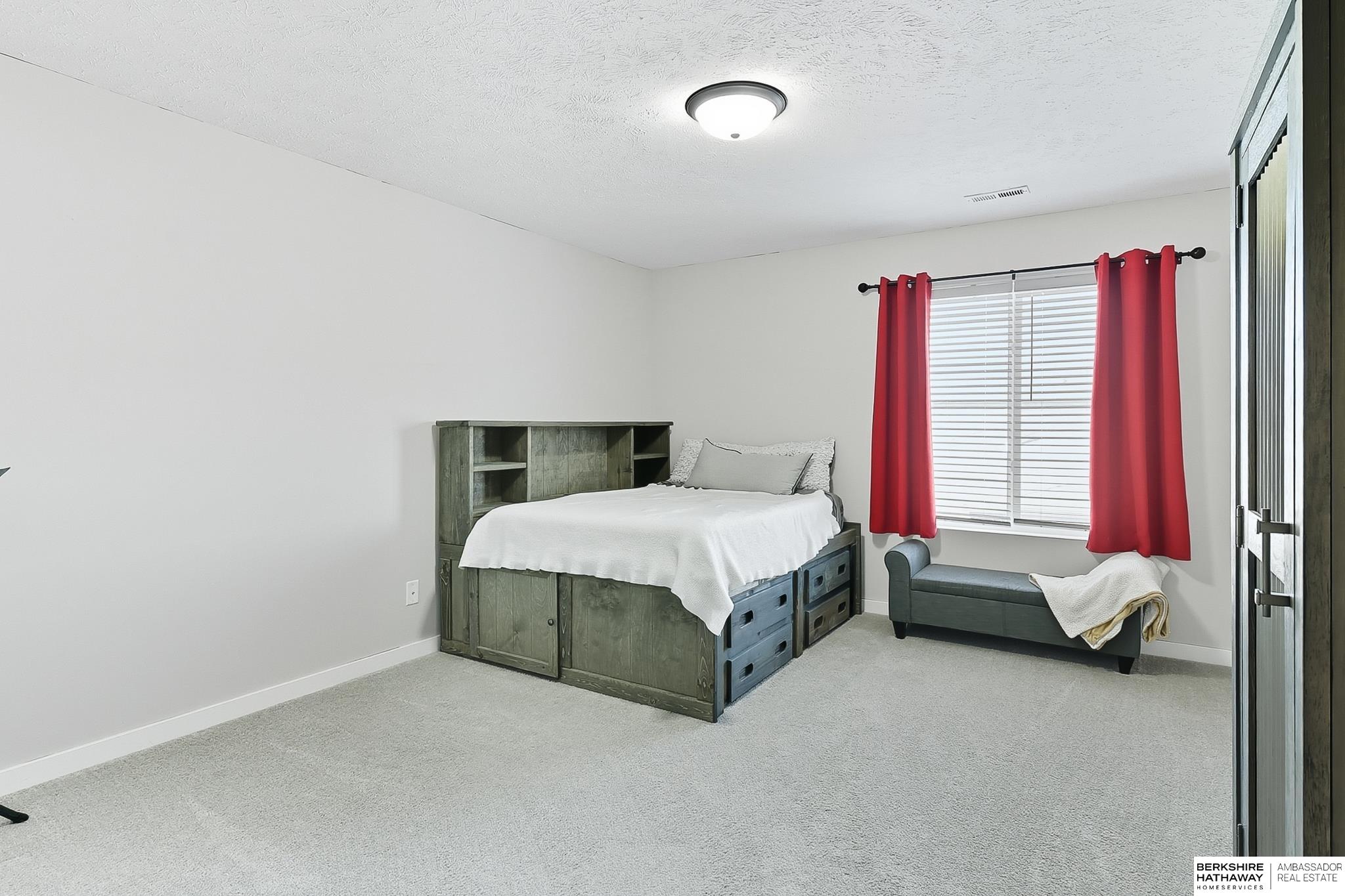 Gretna, Nebraska 68028, United States, 4 Bedrooms Bedrooms, ,3 BathroomsBathrooms,Residential,Active,220694