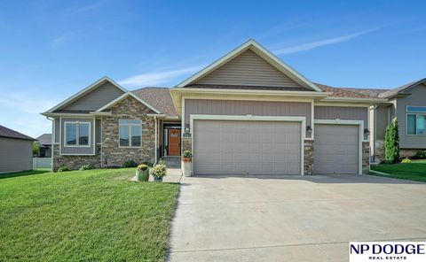 Photo of 2841 Valley Stream Drive, Lincoln, NE 68516 (MLS # 22608190)