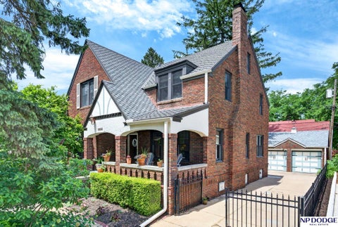 Photo of 5636 Leavenworth Street, Omaha, NE 68106 (MLS # 22615580)