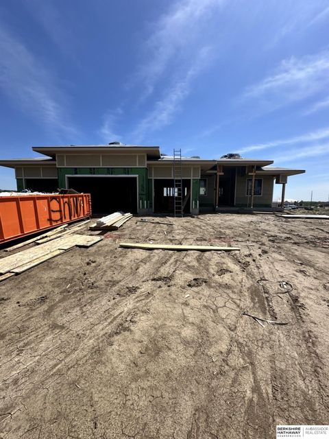 MLS: 22511349