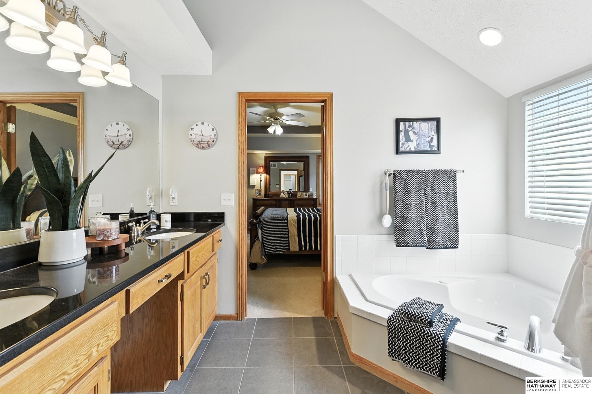 Omaha, Nebraska 68135, United States, 4 Bedrooms Bedrooms, ,3 BathroomsBathrooms,Residential,Active,196380