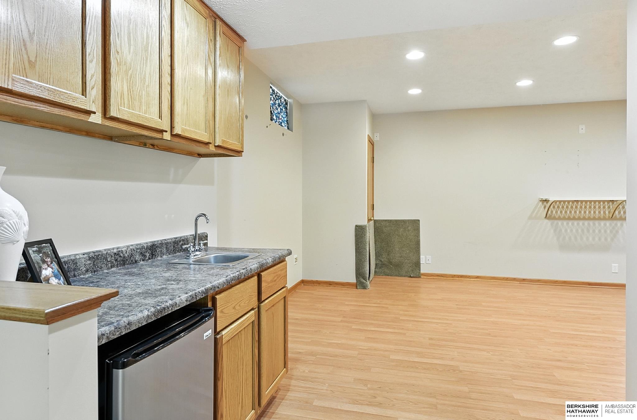 Omaha, Nebraska 68135, United States, 4 Bedrooms Bedrooms, ,3 BathroomsBathrooms,Residential,Active,196380