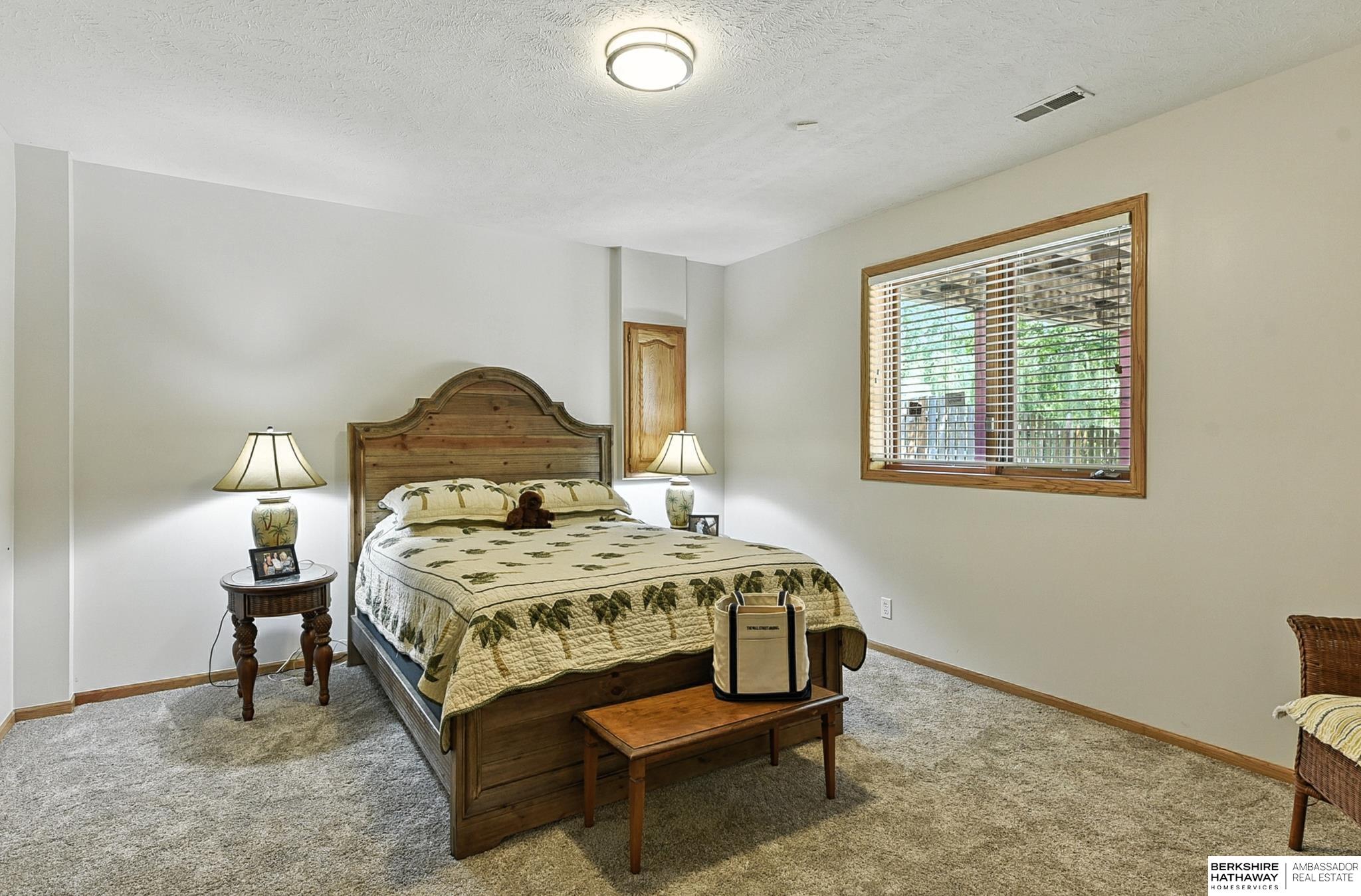 Omaha, Nebraska 68135, United States, 4 Bedrooms Bedrooms, ,3 BathroomsBathrooms,Residential,Active,196380