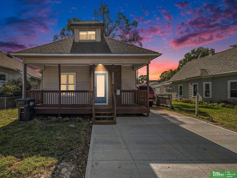 Photo of 6557 Maple Street, Omaha, NE 68104 (MLS # 22528090)