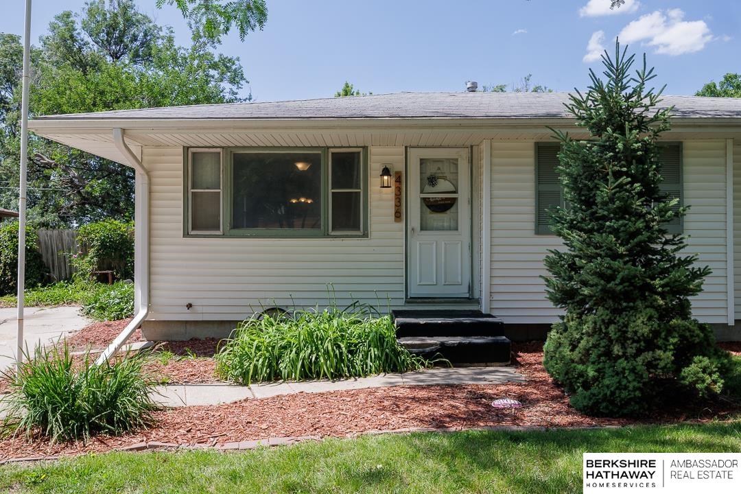 Lincoln, Nebraska 68504, United States, 3 Bedrooms Bedrooms, ,1 BathroomBathrooms,Residential,Pending,151294