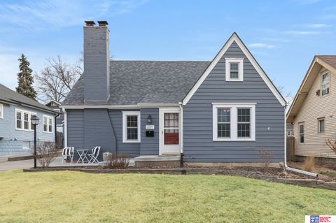 Photo of 2127 Lake Street, Lincoln, NE 68502 (MLS # 22611458)