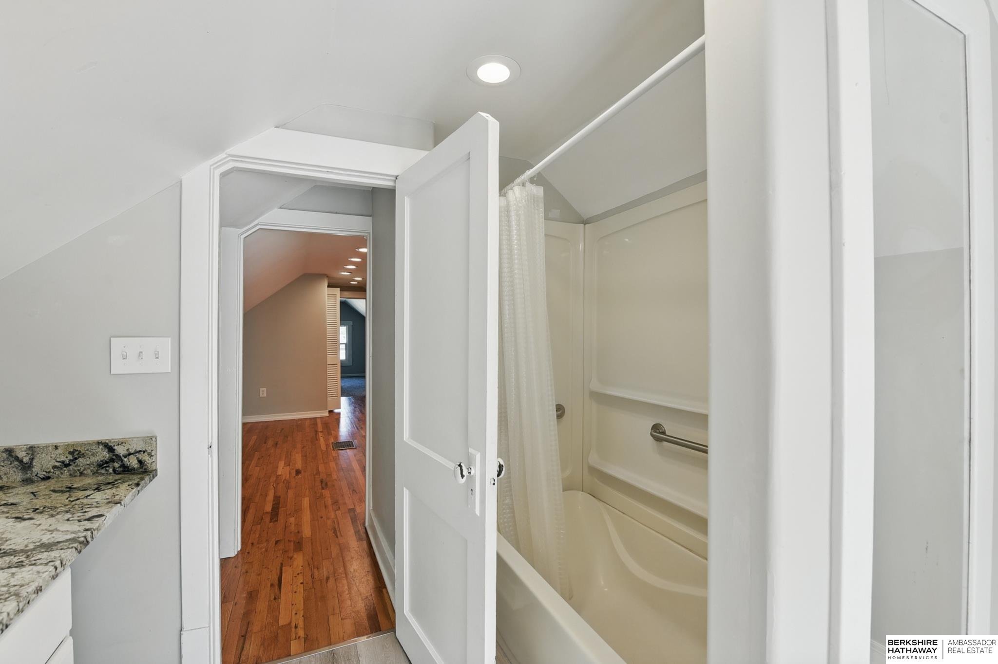 Omaha, Nebraska 68132, United States, 3 Bedrooms Bedrooms, ,3 BathroomsBathrooms,Residential,Active,126960