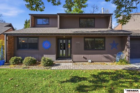 Photo of 1901 Greenbriar Lane, Lincoln, NE 68506 (MLS # 22600453)