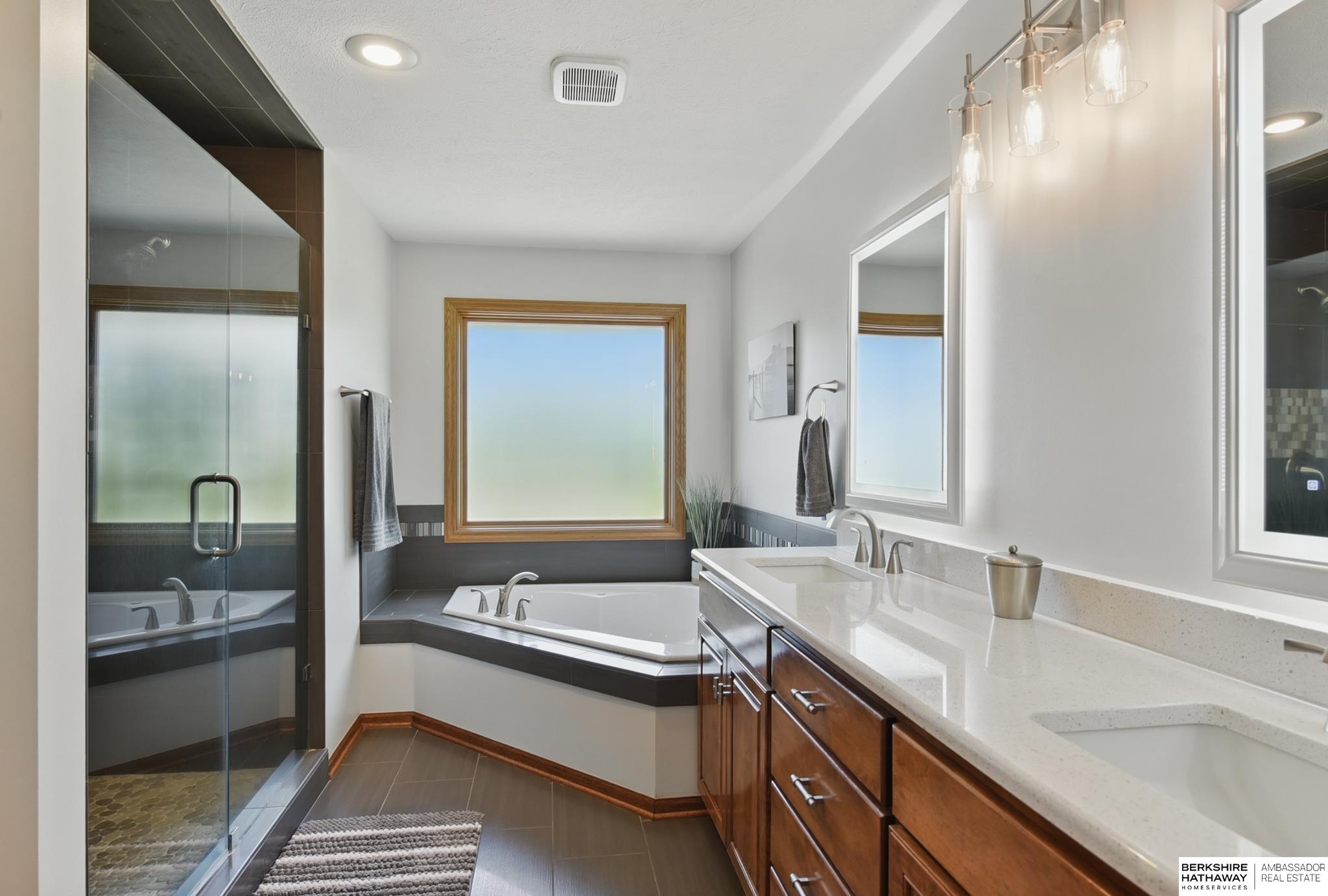 La Vista, Nebraska 68128, United States, 4 Bedrooms Bedrooms, ,3 BathroomsBathrooms,Residential,Active,130092