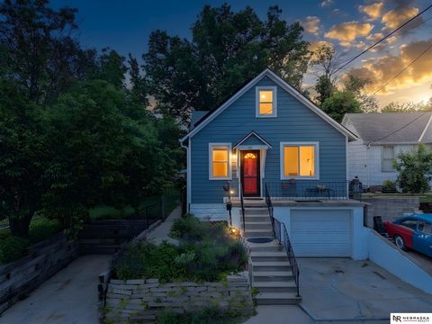Photo of 1439 Phelps Street, Omaha, NE 68107 (MLS # 22620047)