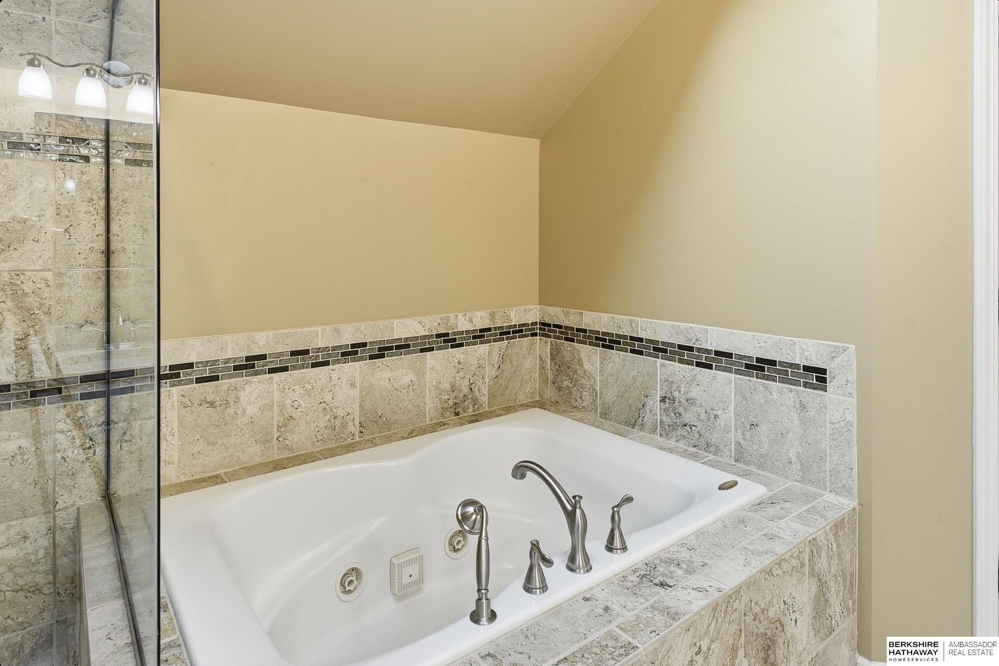 Omaha, Nebraska 68116, United States, 3 Bedrooms Bedrooms, ,3 BathroomsBathrooms,Residential,Active,253718