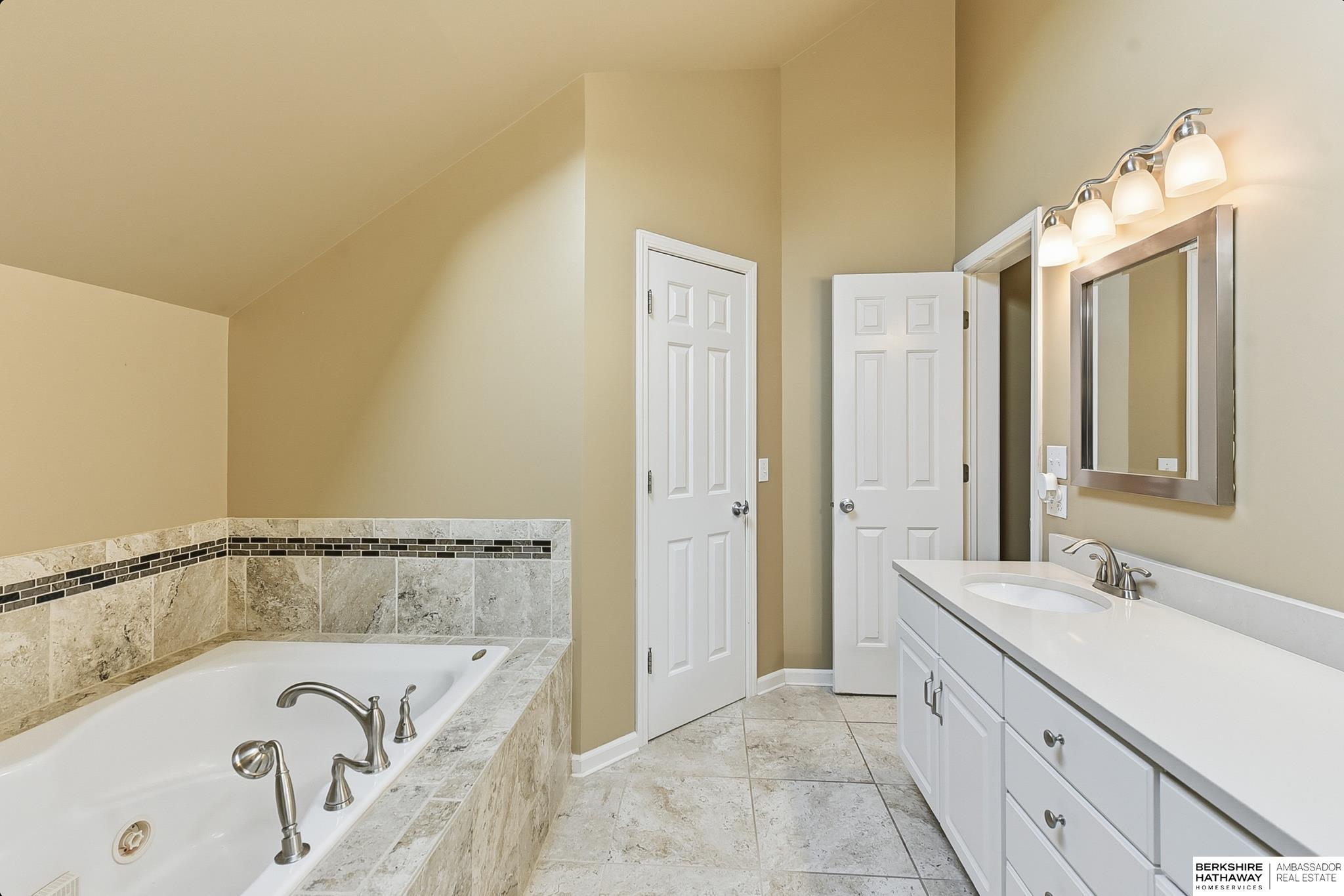 Omaha, Nebraska 68116, United States, 3 Bedrooms Bedrooms, ,3 BathroomsBathrooms,Residential,Active,253718