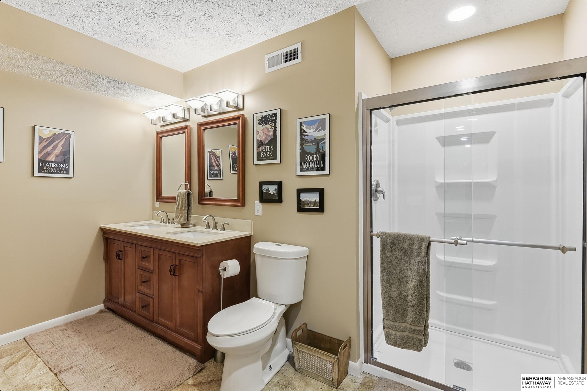 Omaha, Nebraska 68116, United States, 3 Bedrooms Bedrooms, ,3 BathroomsBathrooms,Residential,Active,253718