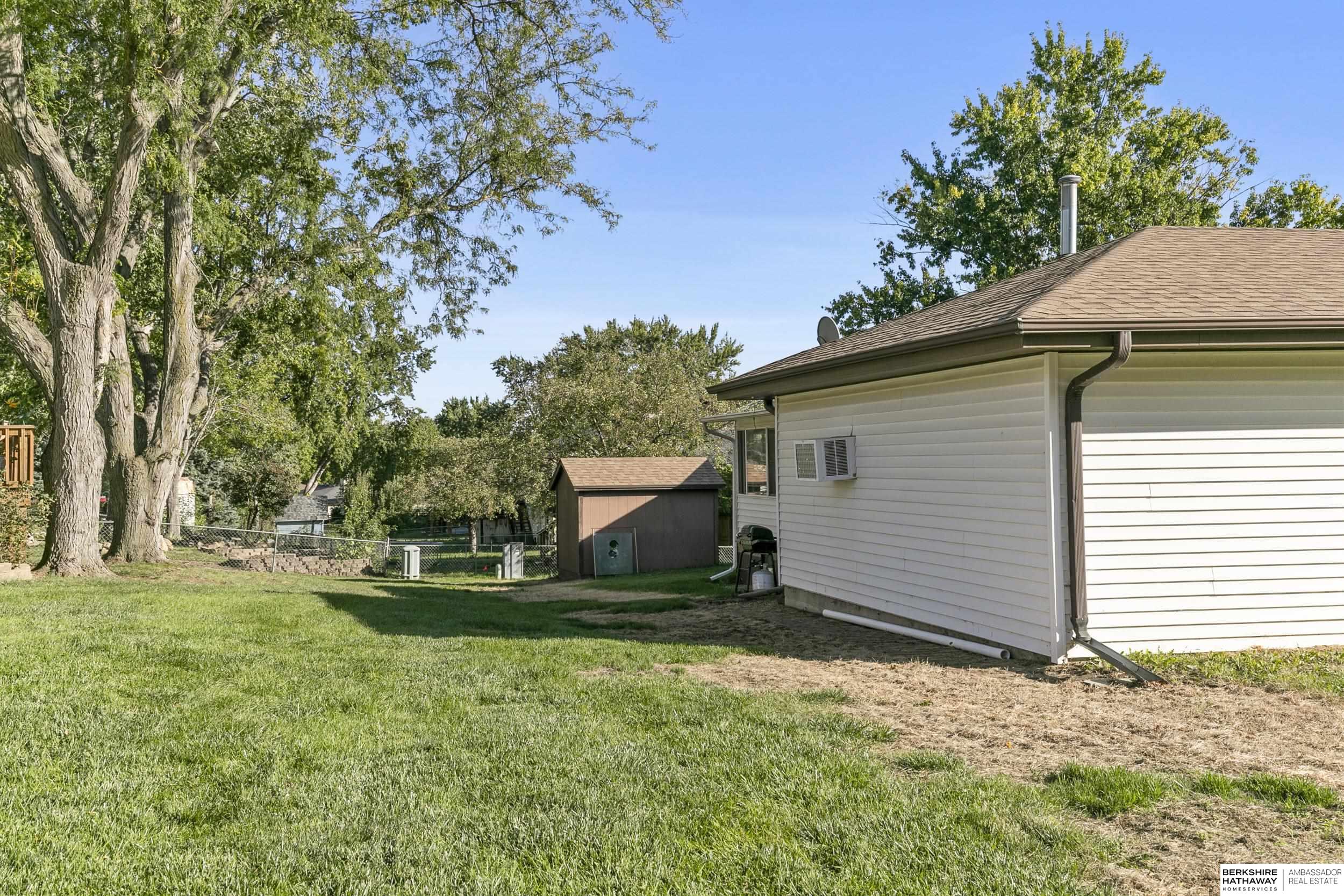 Lincoln, Nebraska 68521, United States, 3 Bedrooms Bedrooms, ,2 BathroomsBathrooms,Residential,Active,225456