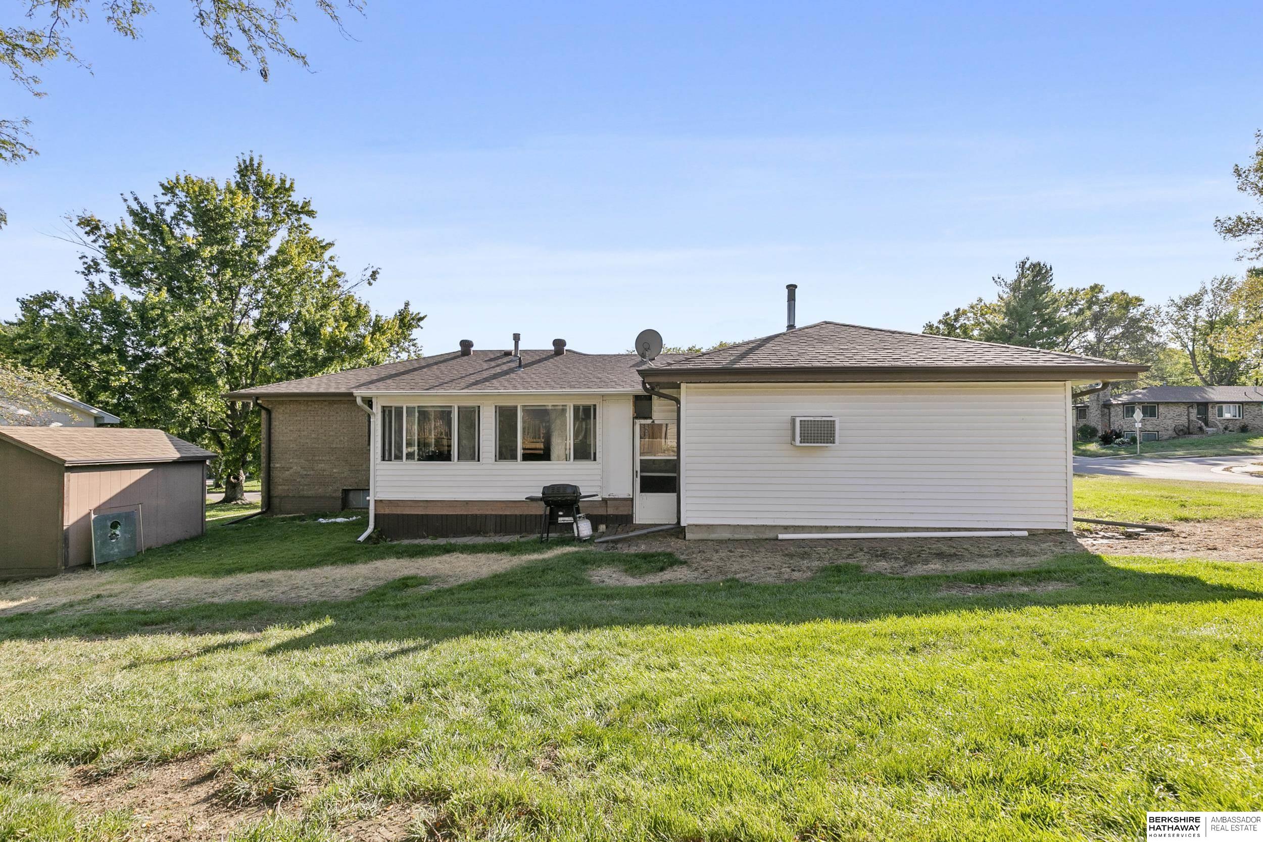 Lincoln, Nebraska 68521, United States, 3 Bedrooms Bedrooms, ,2 BathroomsBathrooms,Residential,Active,225456