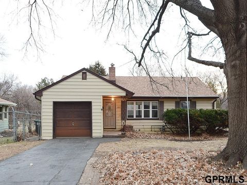 Photo of 2105 S 38 Street, Omaha, NE 68105 (MLS # 22601847)