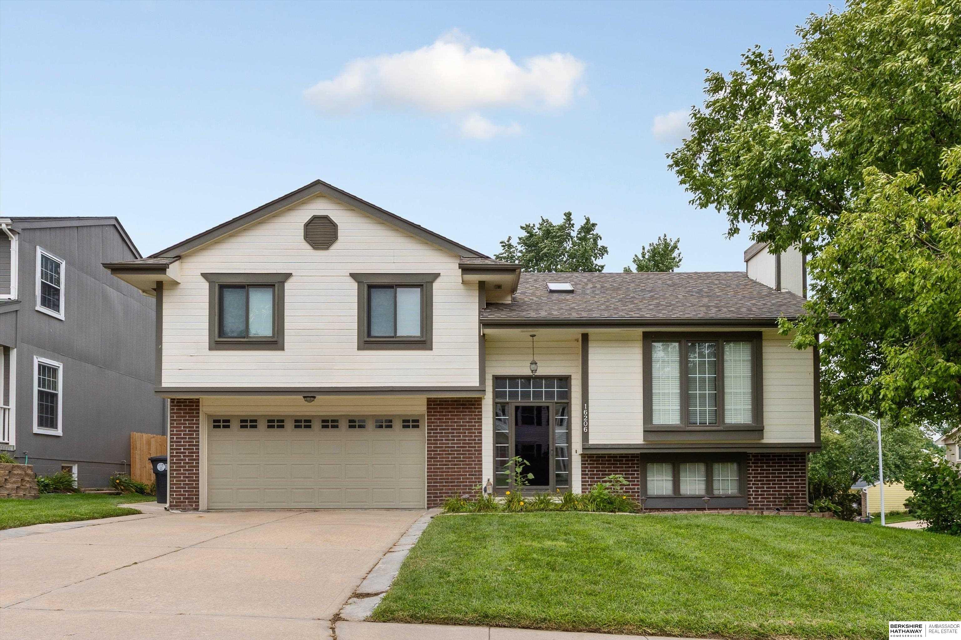 Omaha, Nebraska 68135, United States, 3 Bedrooms Bedrooms, ,2 BathroomsBathrooms,Residential,Active,188422