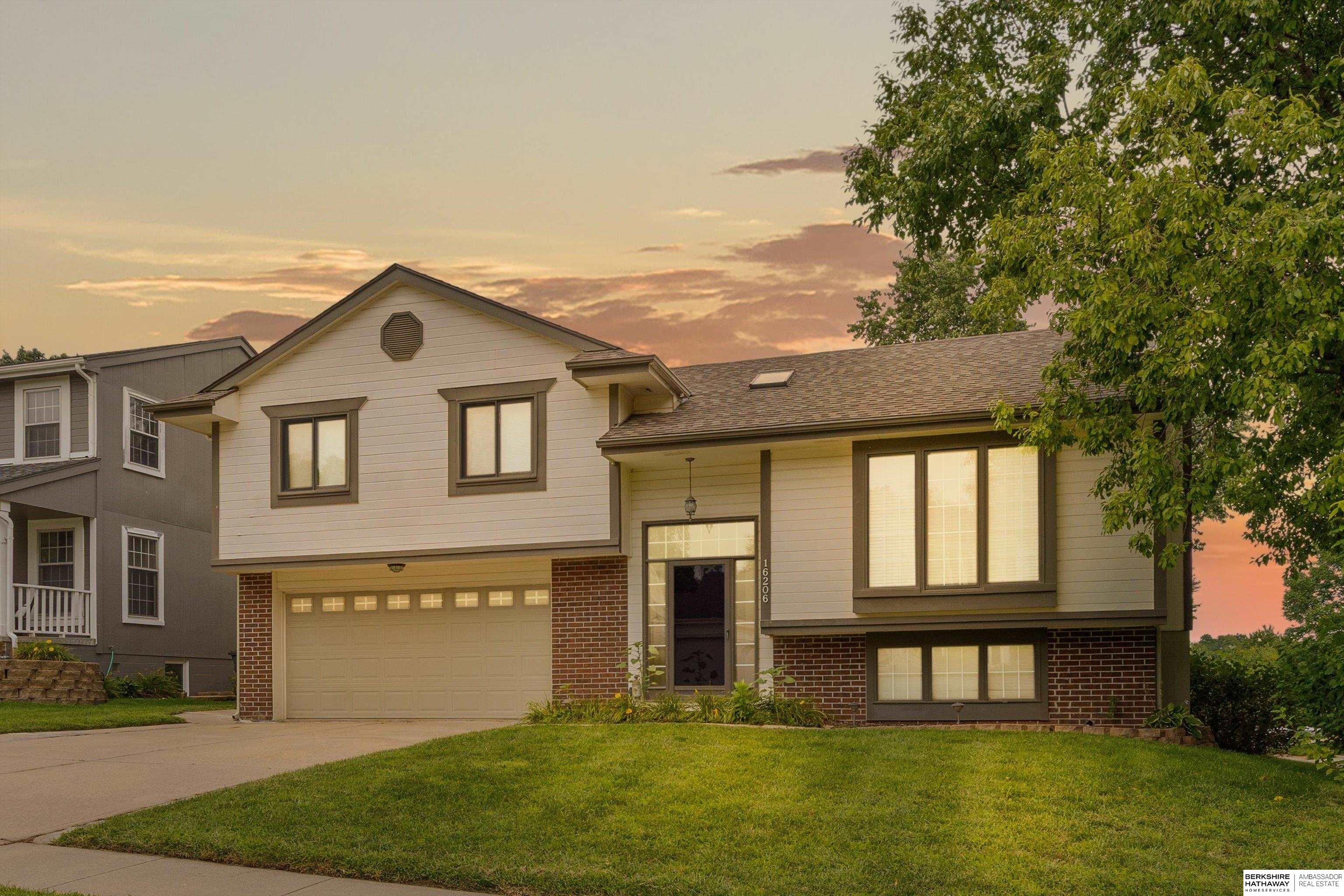 Omaha, Nebraska 68135, United States, 3 Bedrooms Bedrooms, ,2 BathroomsBathrooms,Residential,Active,188422