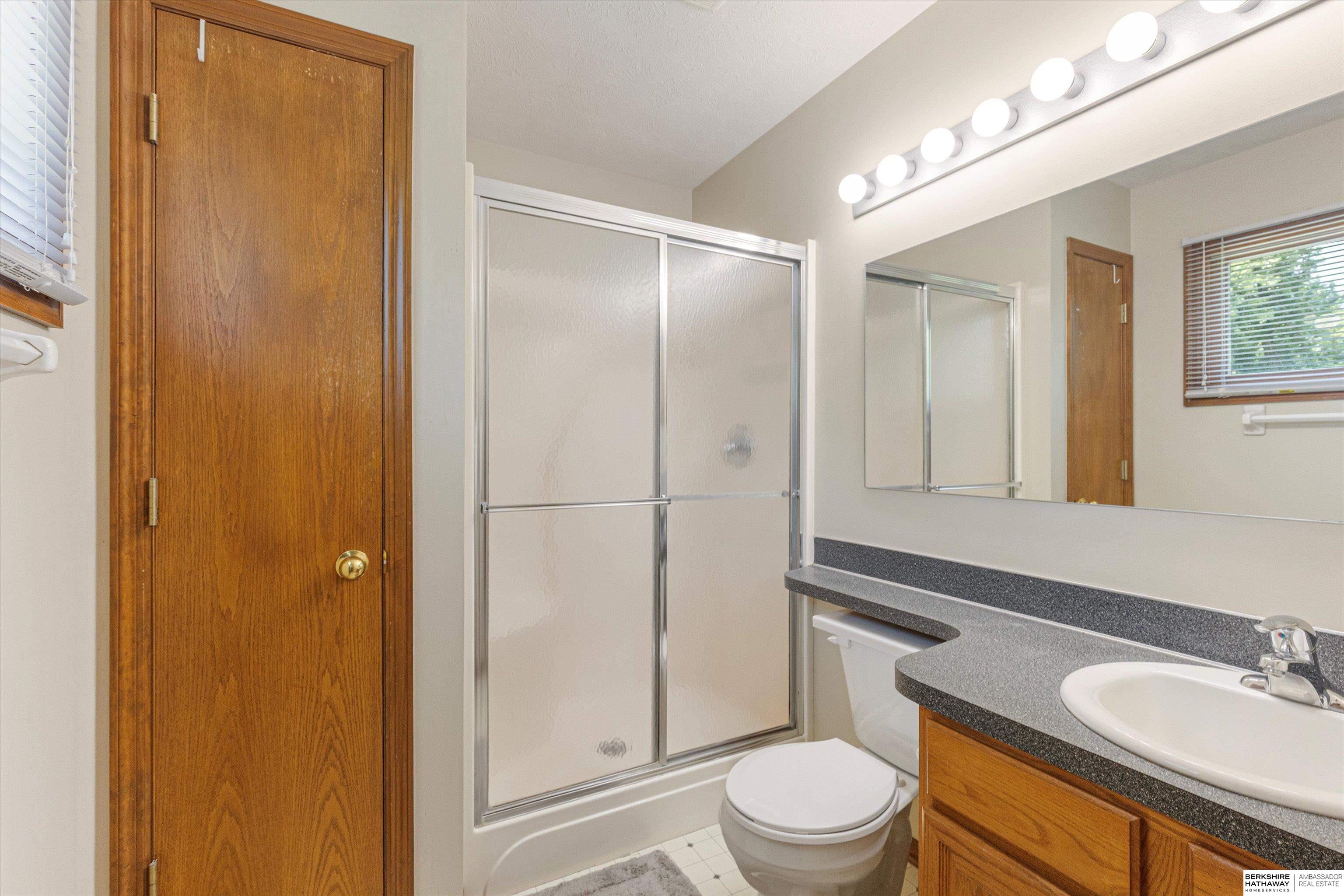 Omaha, Nebraska 68135, United States, 3 Bedrooms Bedrooms, ,2 BathroomsBathrooms,Residential,Active,188422