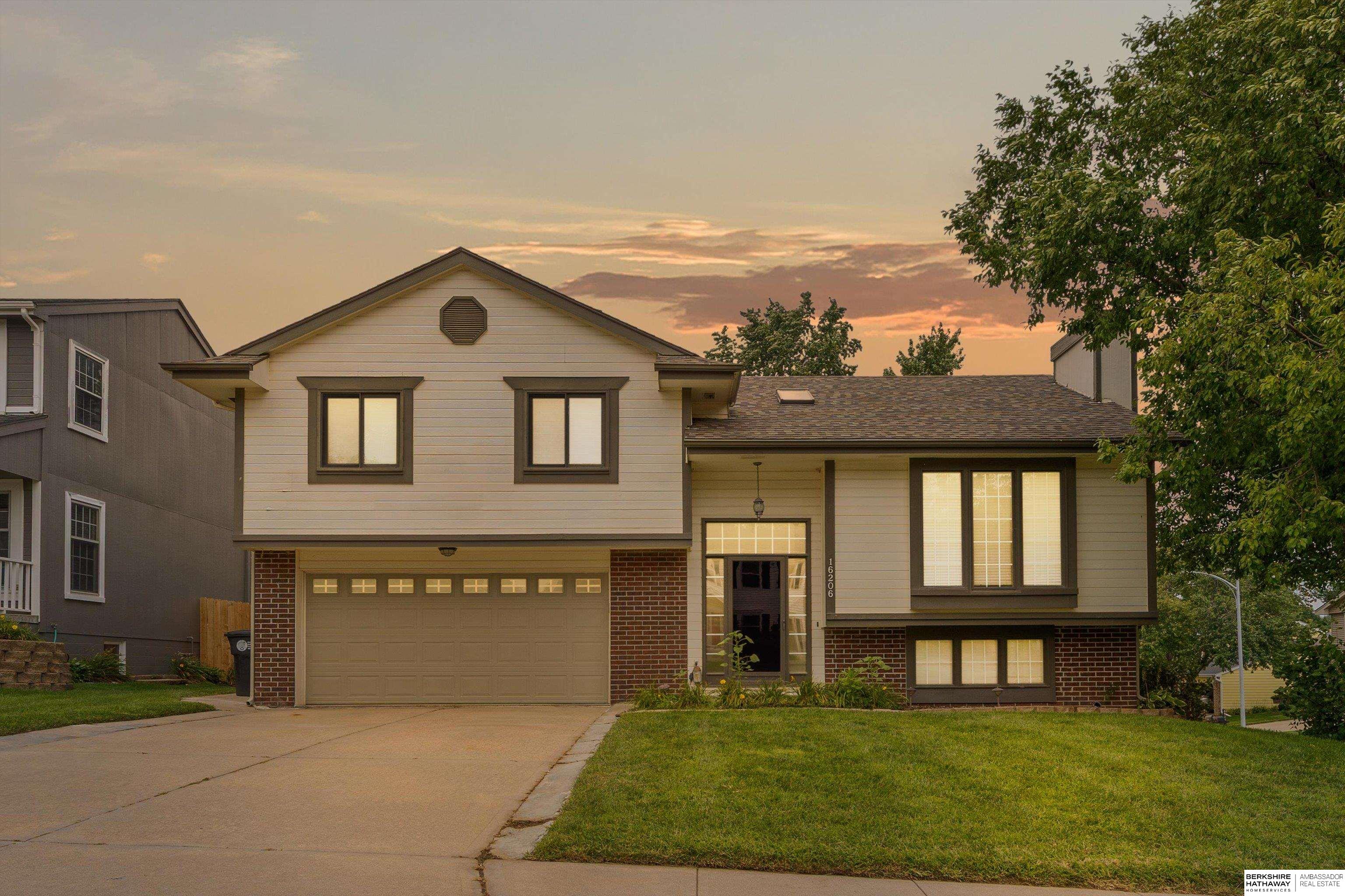 Omaha, Nebraska 68135, United States, 3 Bedrooms Bedrooms, ,2 BathroomsBathrooms,Residential,Active,188422