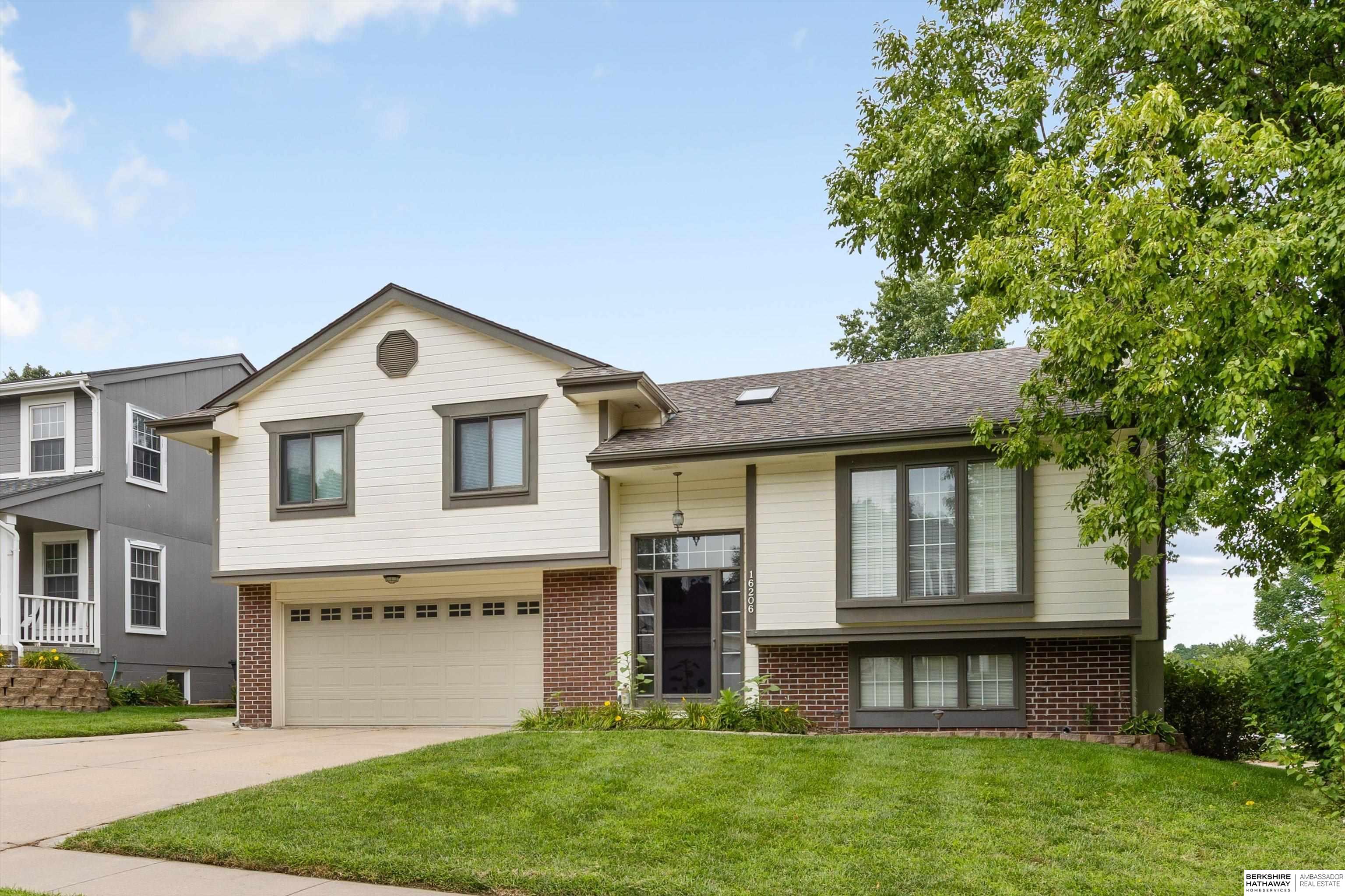 Omaha, Nebraska 68135, United States, 3 Bedrooms Bedrooms, ,2 BathroomsBathrooms,Residential,Active,188422