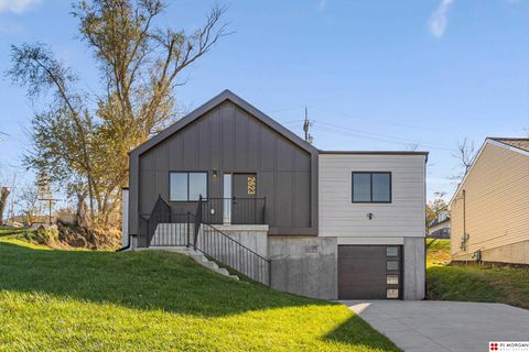 Photo of 2623 Z Street, Omaha, NE 68107 (MLS # 22532809)