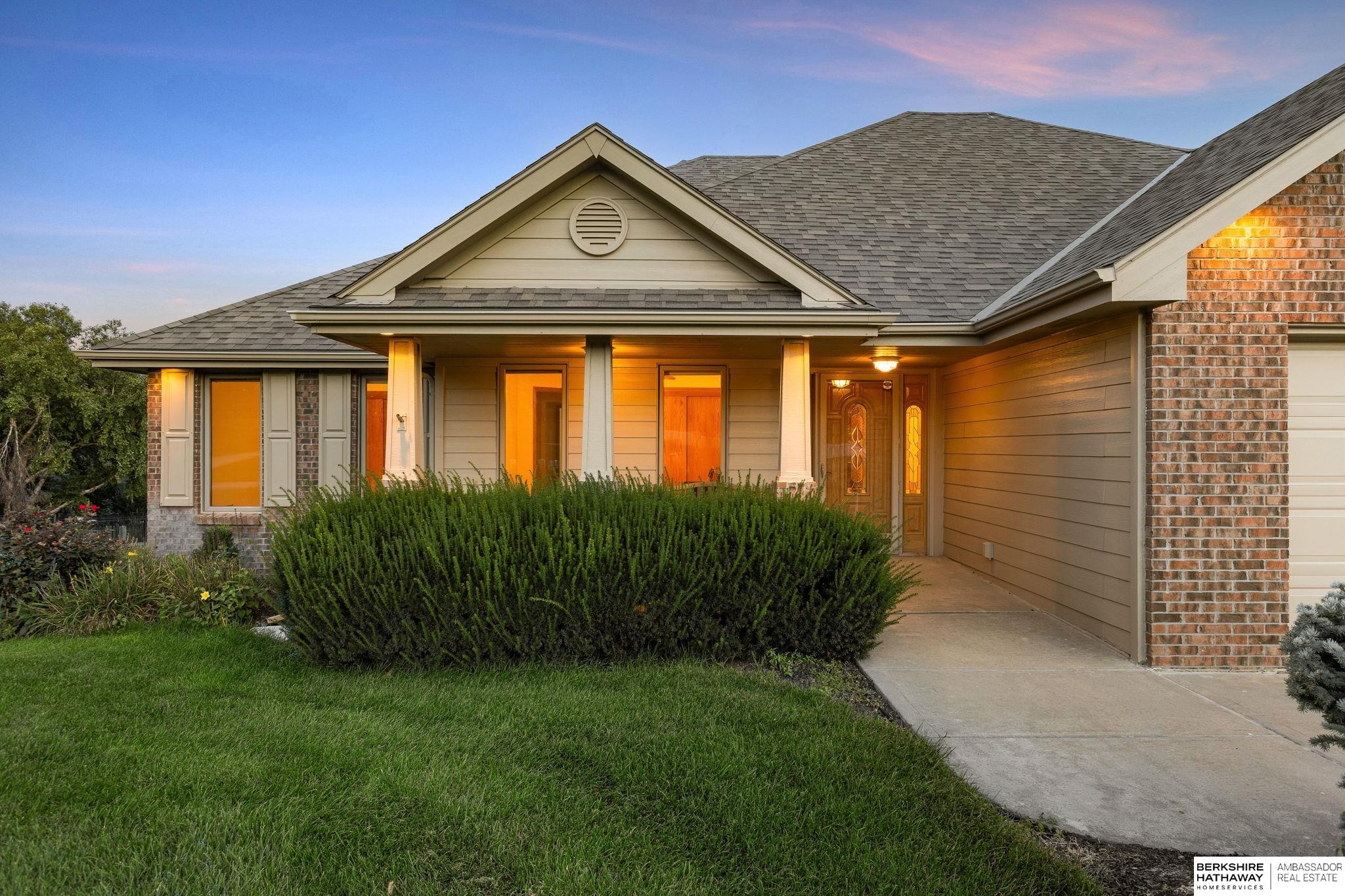 Omaha, Nebraska 68136, United States, 3 Bedrooms Bedrooms, ,3 BathroomsBathrooms,Residential,Pending,215981