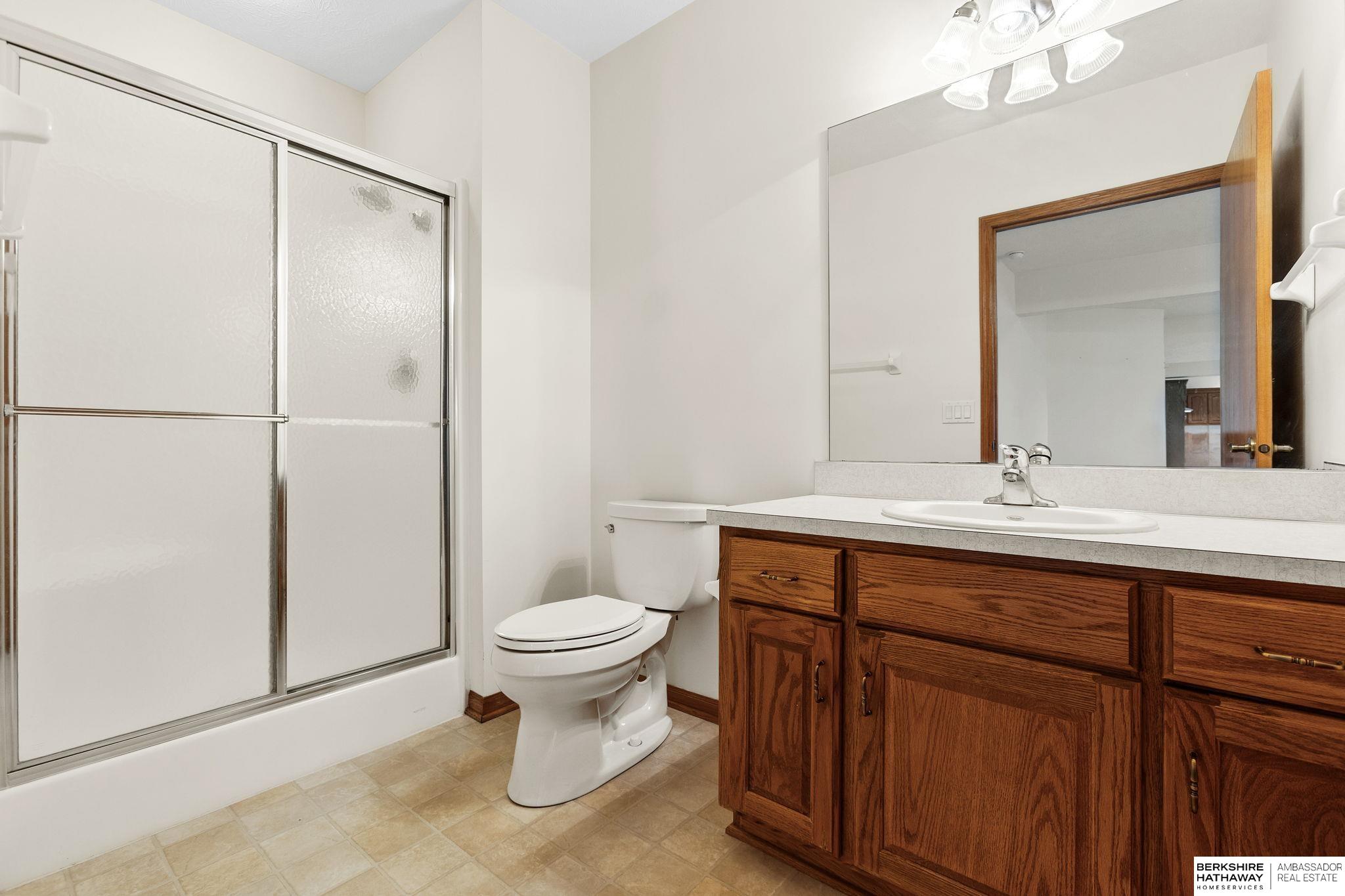 Omaha, Nebraska 68136, United States, 3 Bedrooms Bedrooms, ,3 BathroomsBathrooms,Residential,Pending,215981